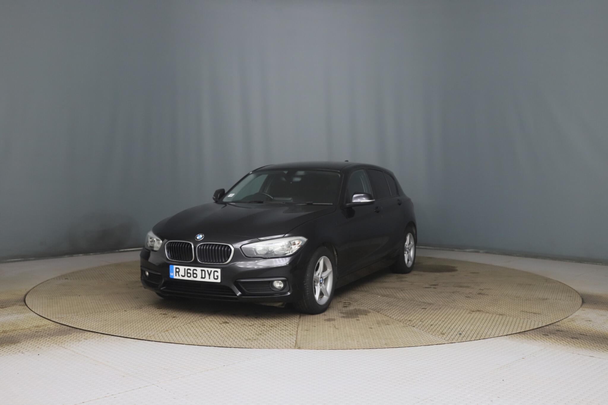 BMW 1 Series view 3