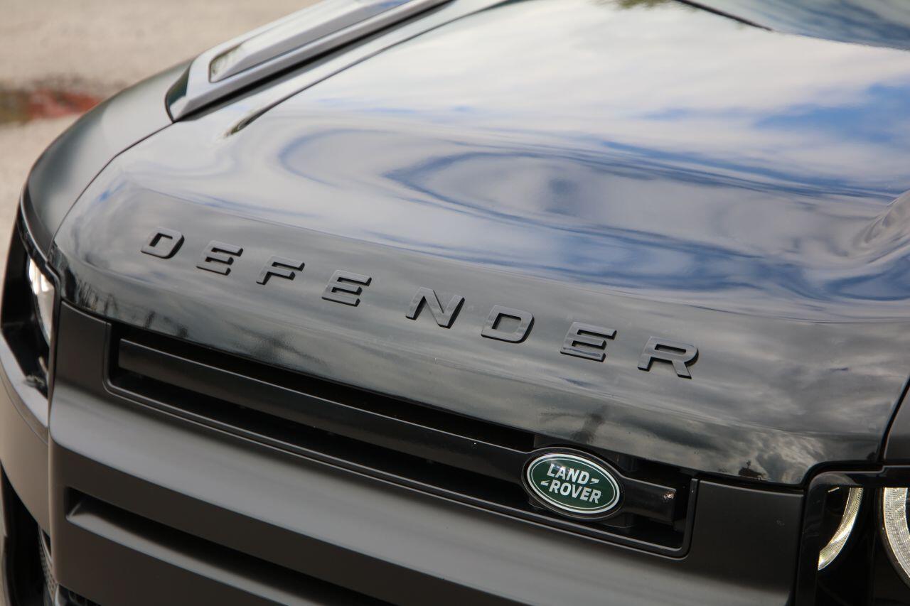 Land Rover Defender view 17