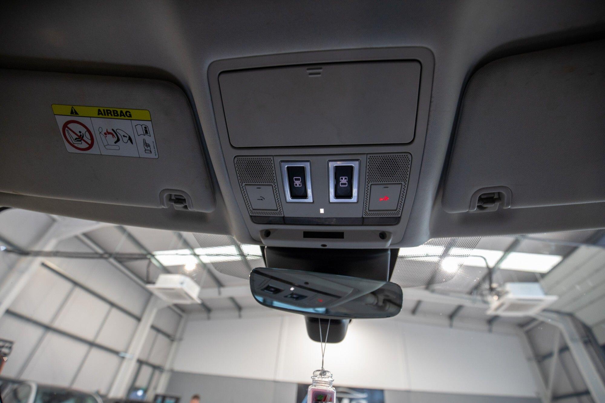 Land Rover Discovery view 27