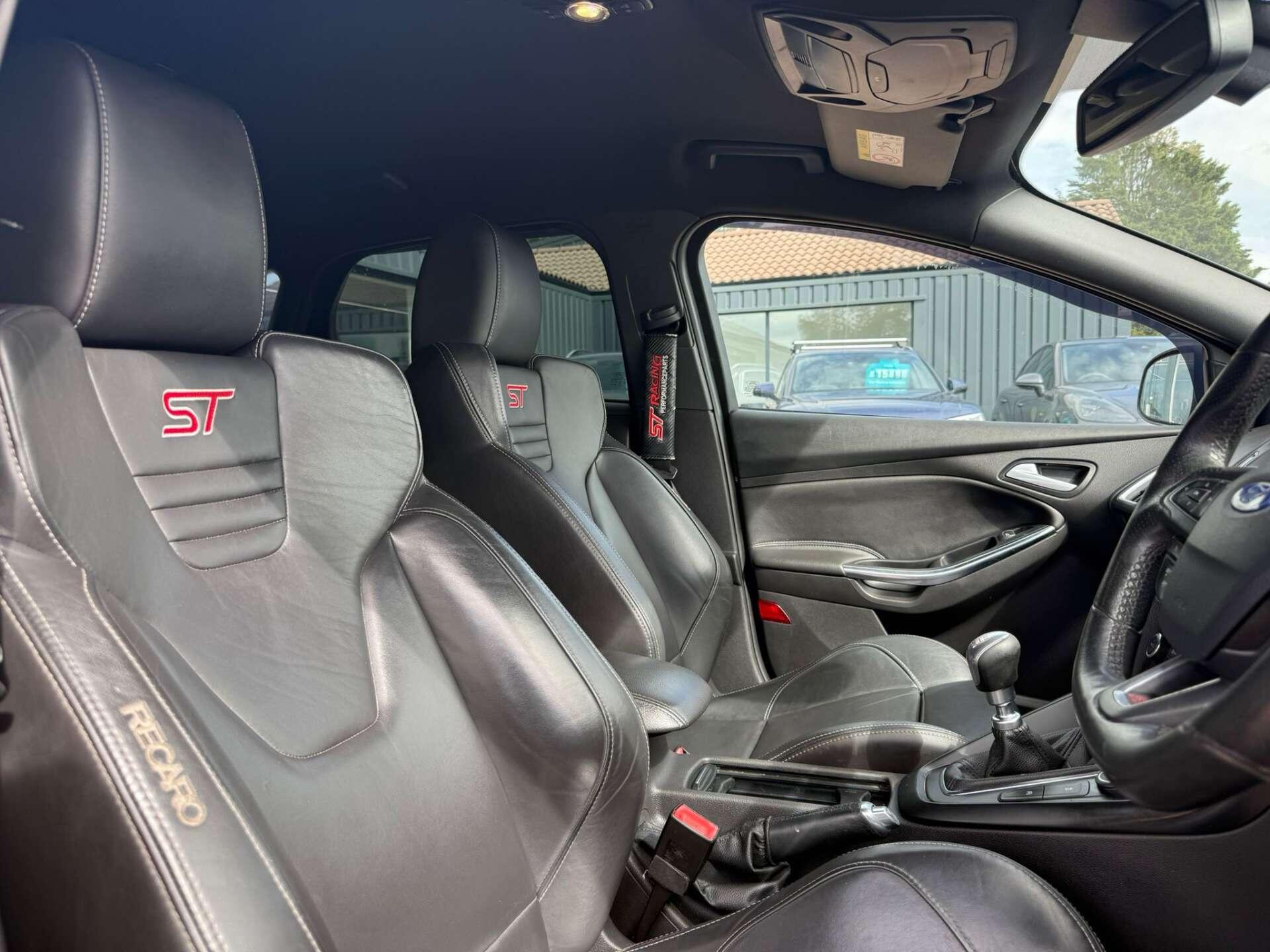 Ford Focus view 20
