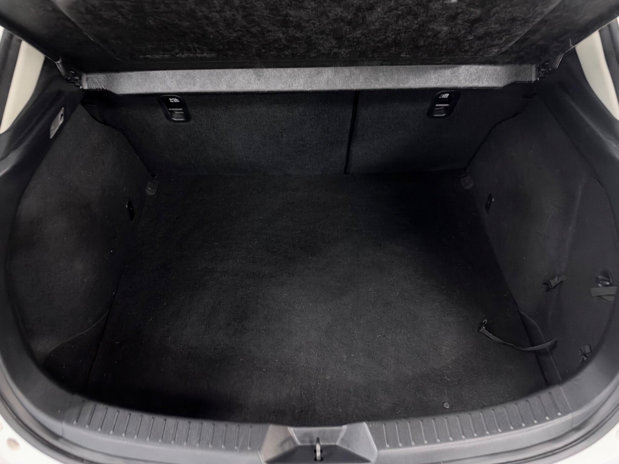 Mazda Mazda3 view 14