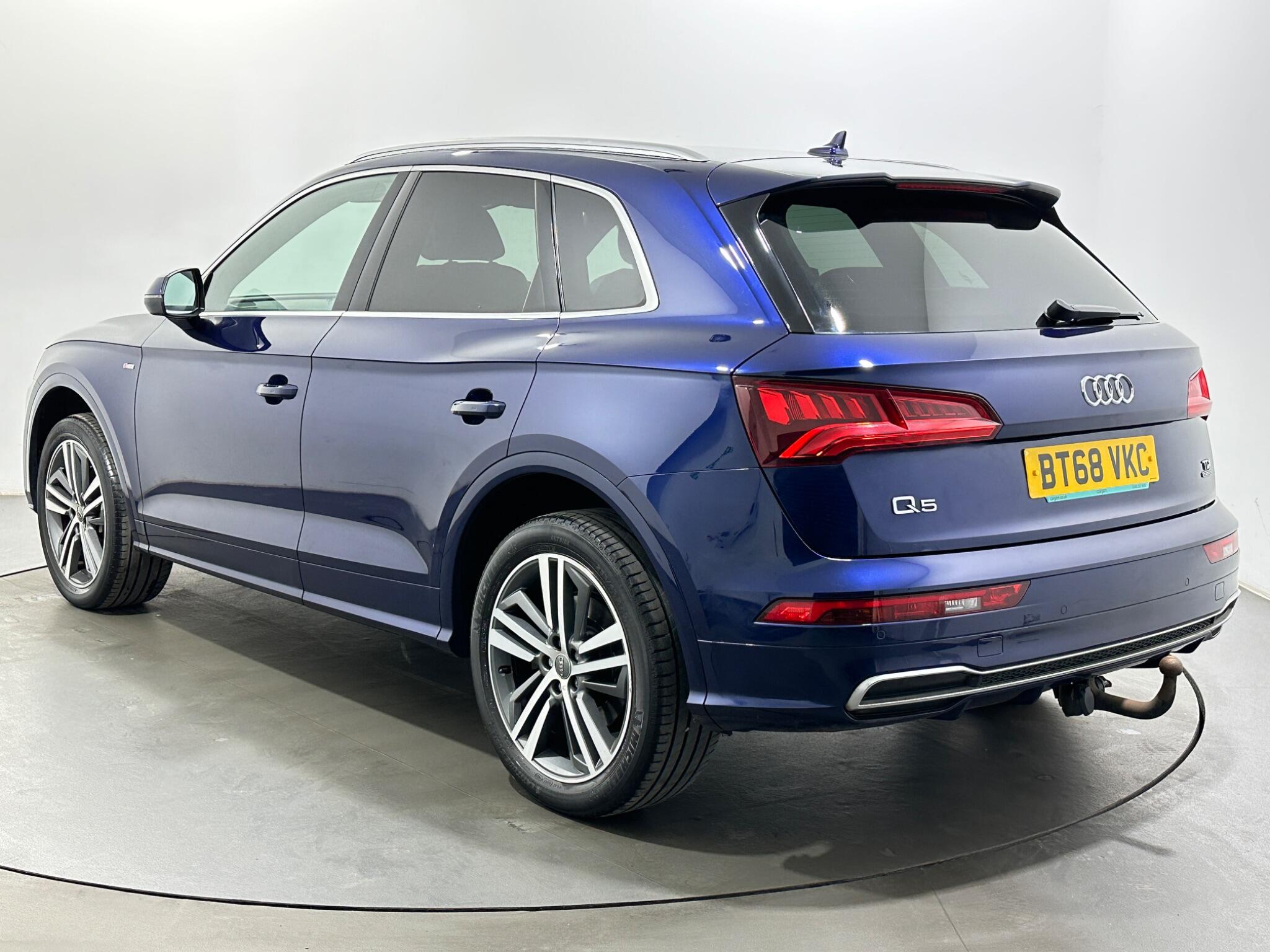 Audi Q5 view 6