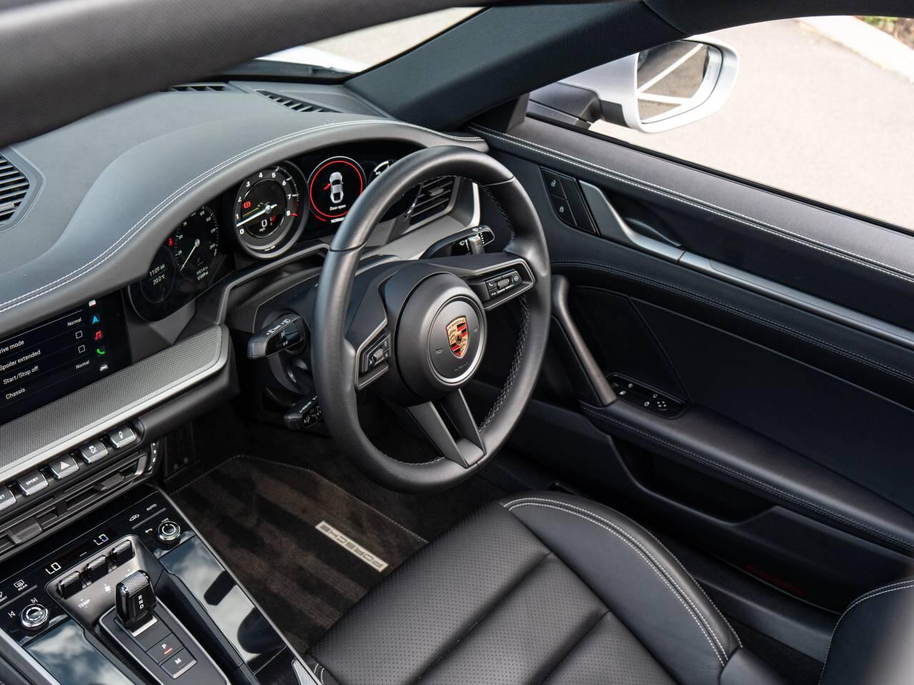 Porsche 911 view 45