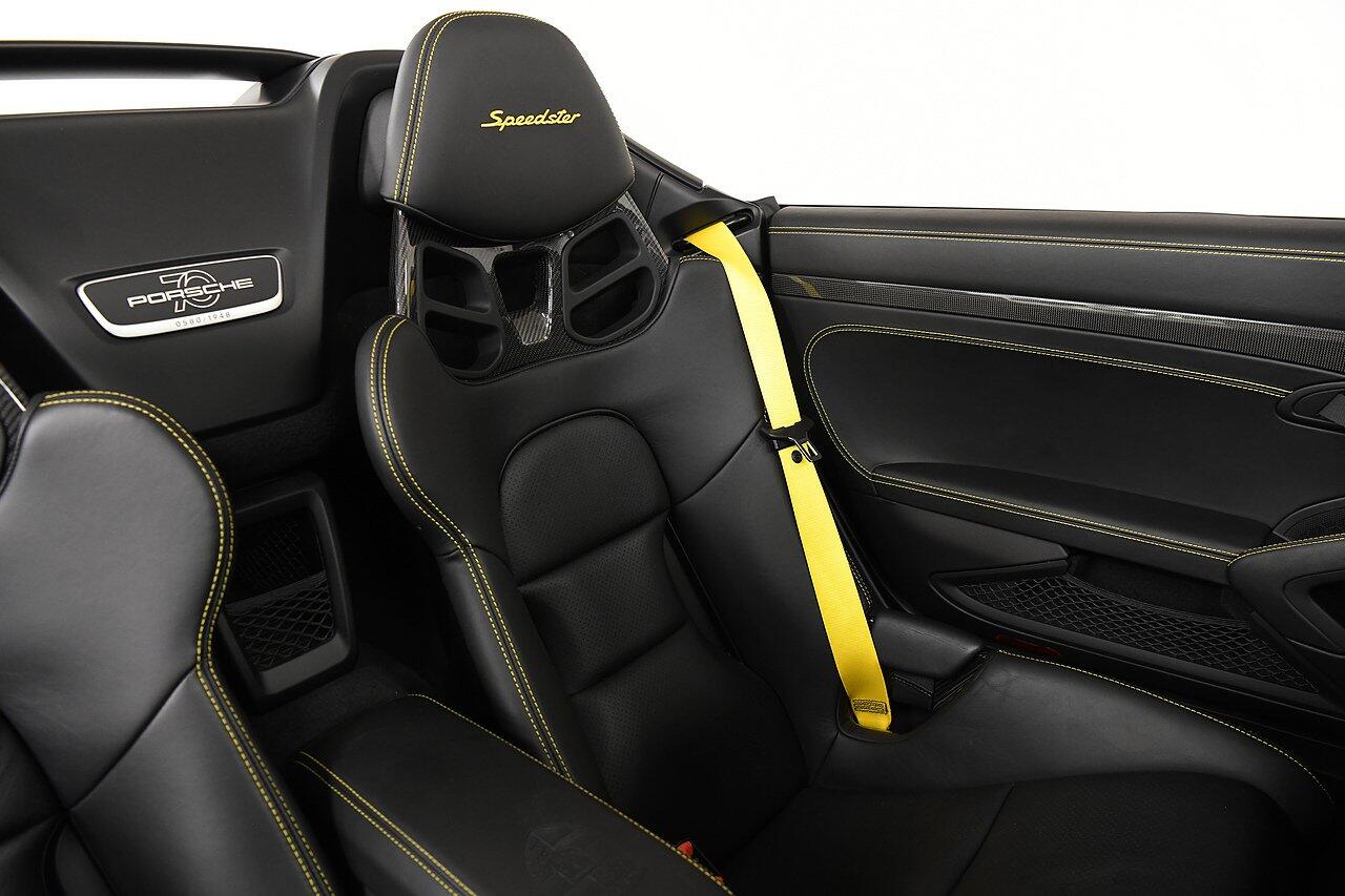 Porsche 911 view 13