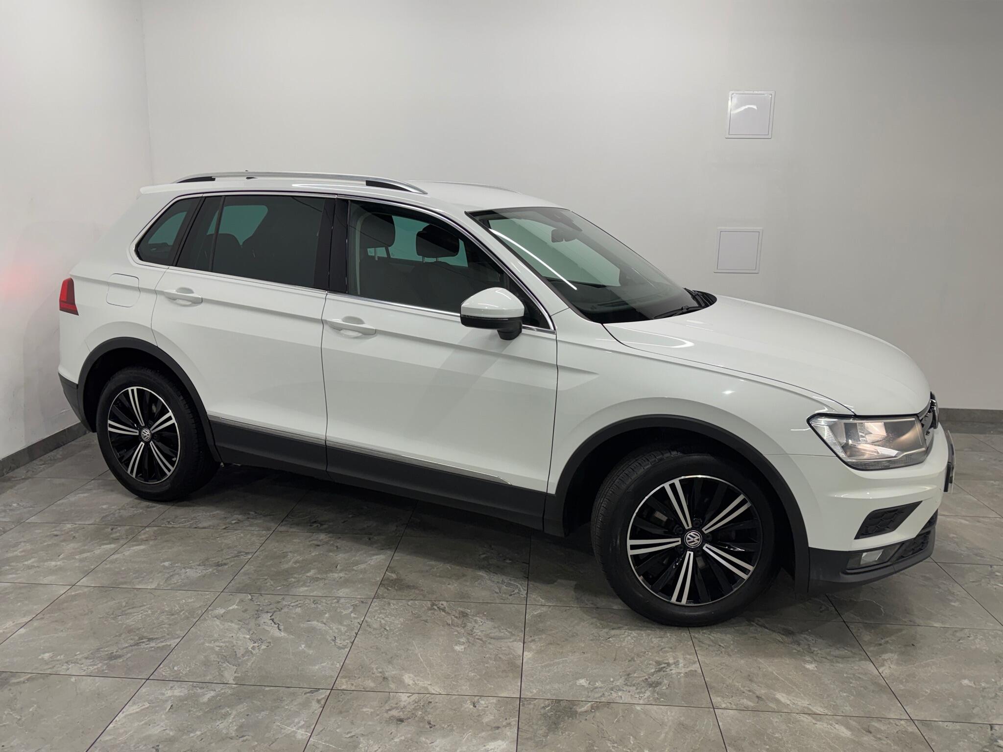 Volkswagen Tiguan view 2