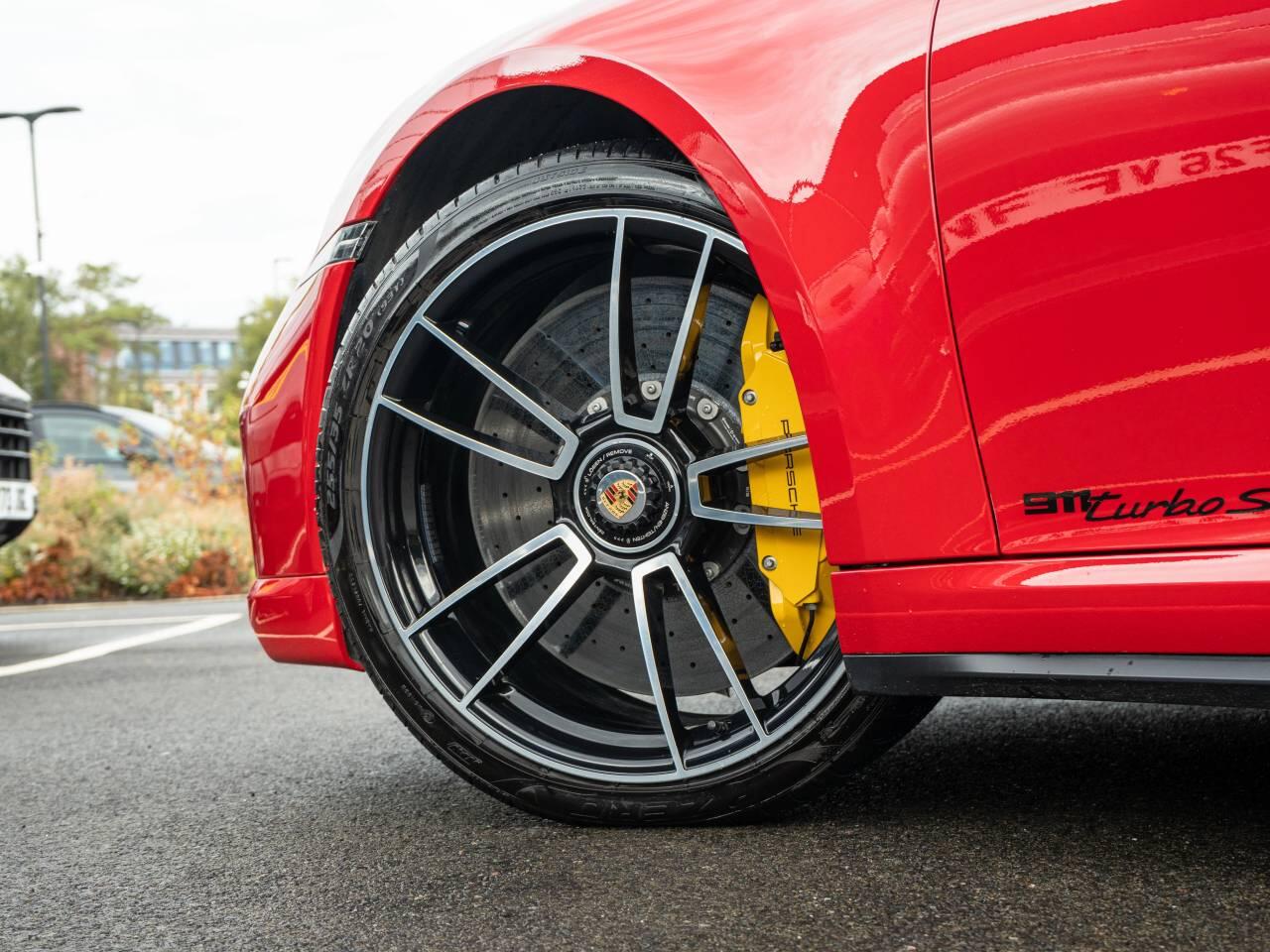 Porsche 911 view 9