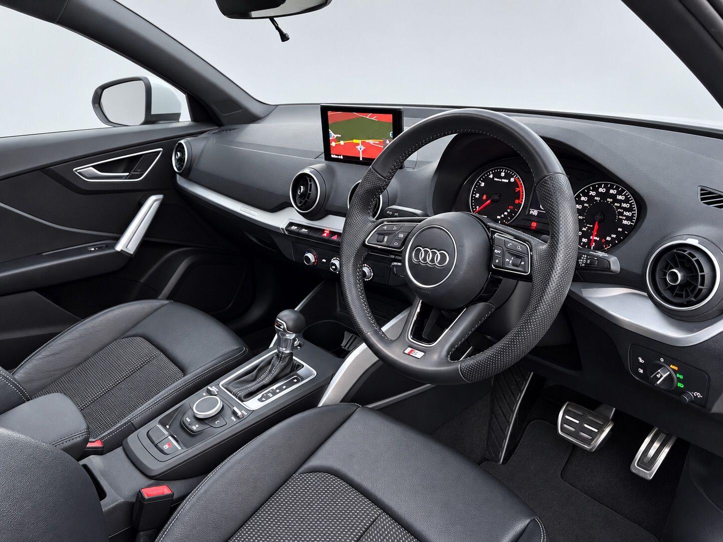 Audi Q2 view 18