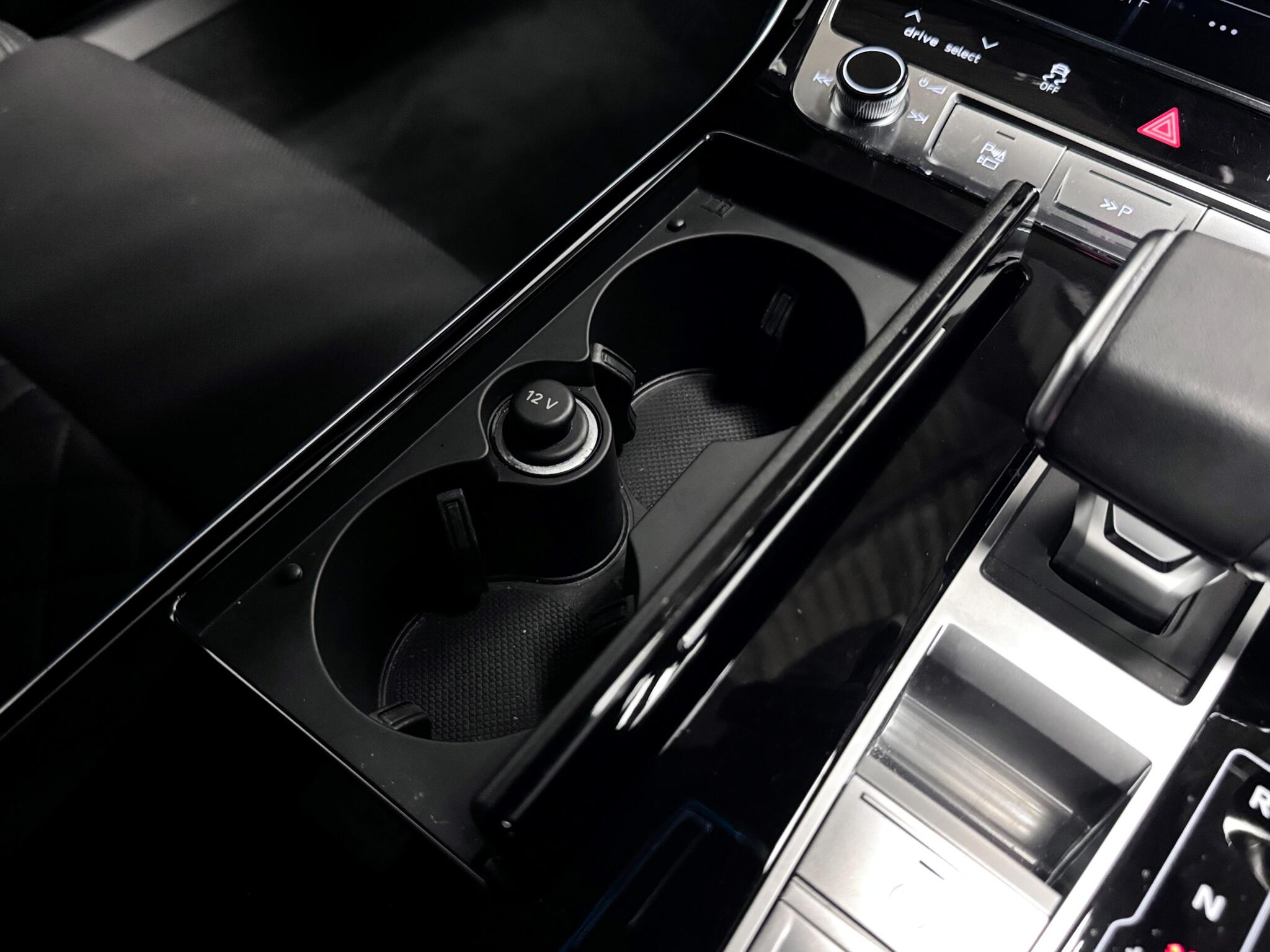 Audi A8 view 32