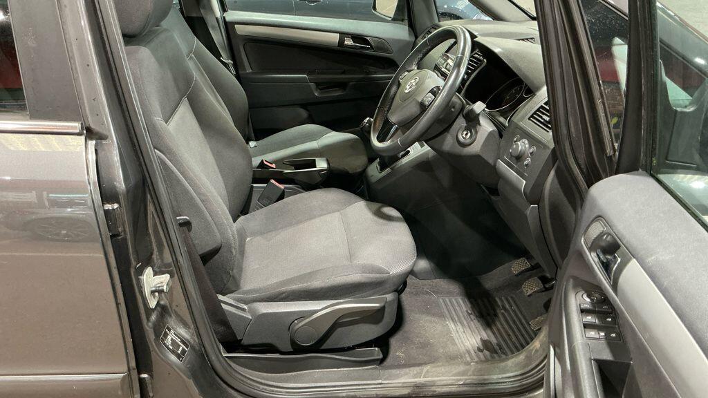 Vauxhall Zafira view 8