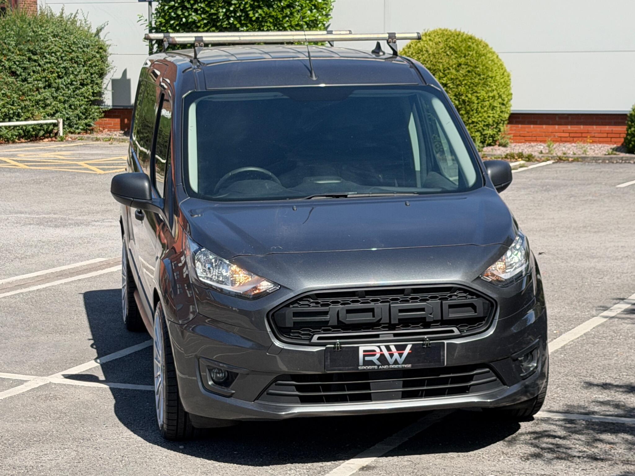 Ford Transit Connect view 37