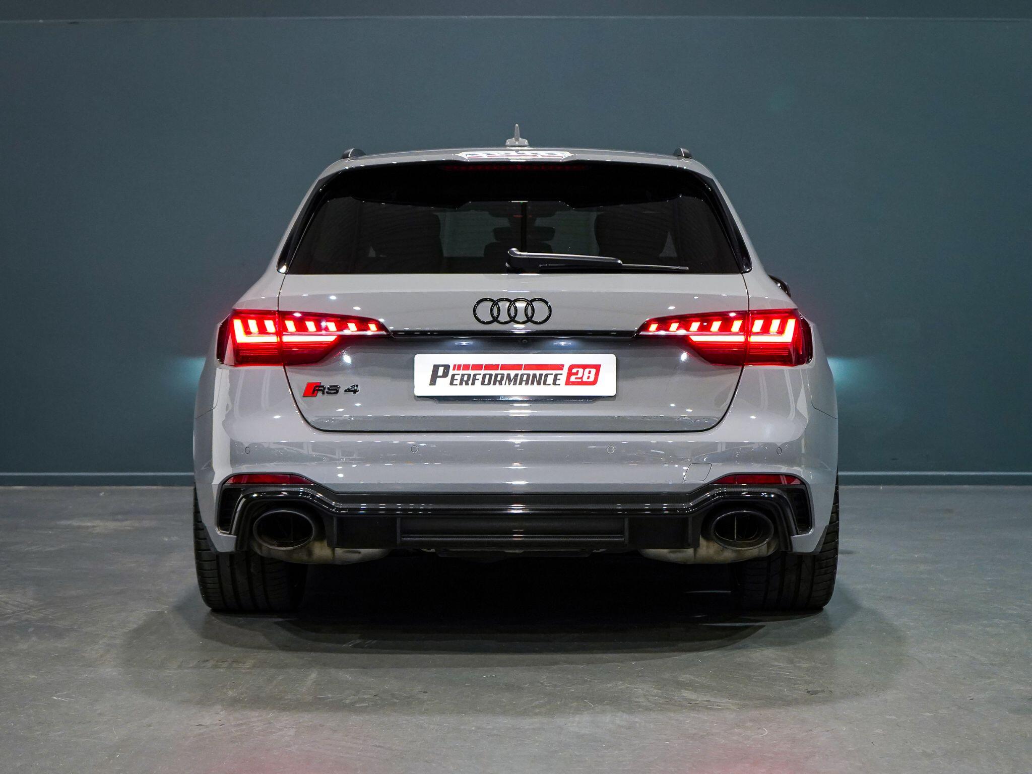 Audi RS4 view 5