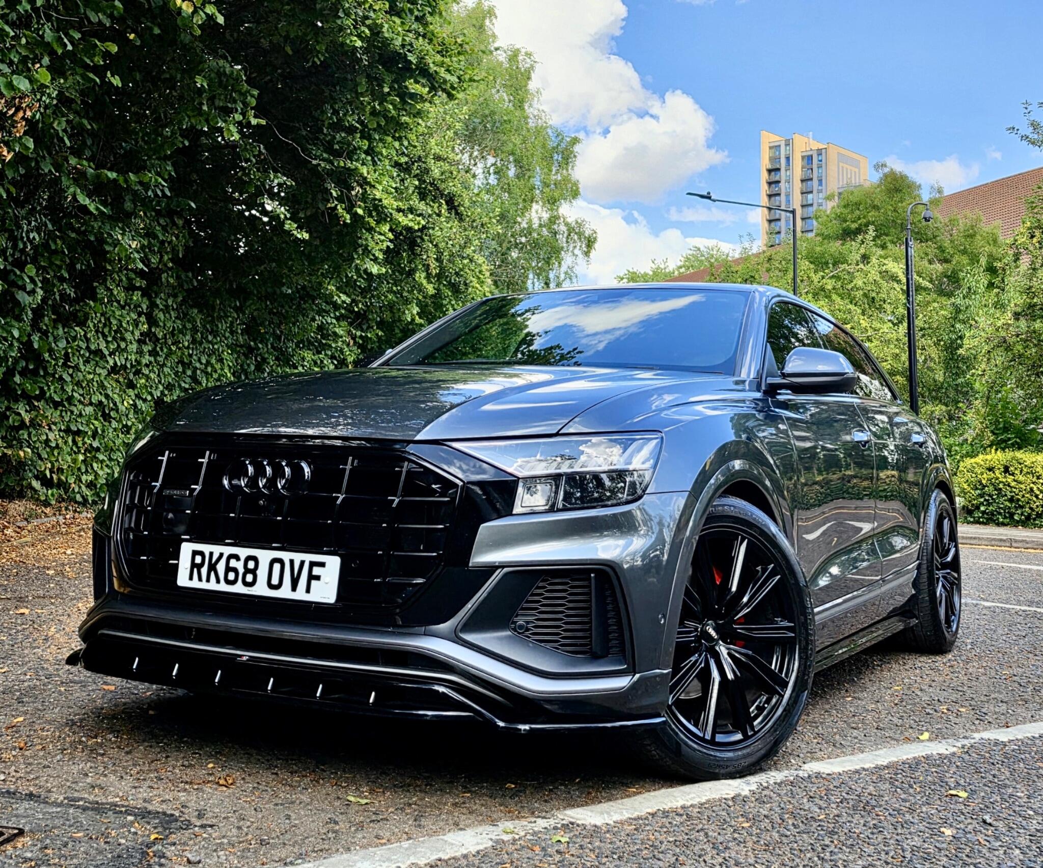 Audi Q8 view 13