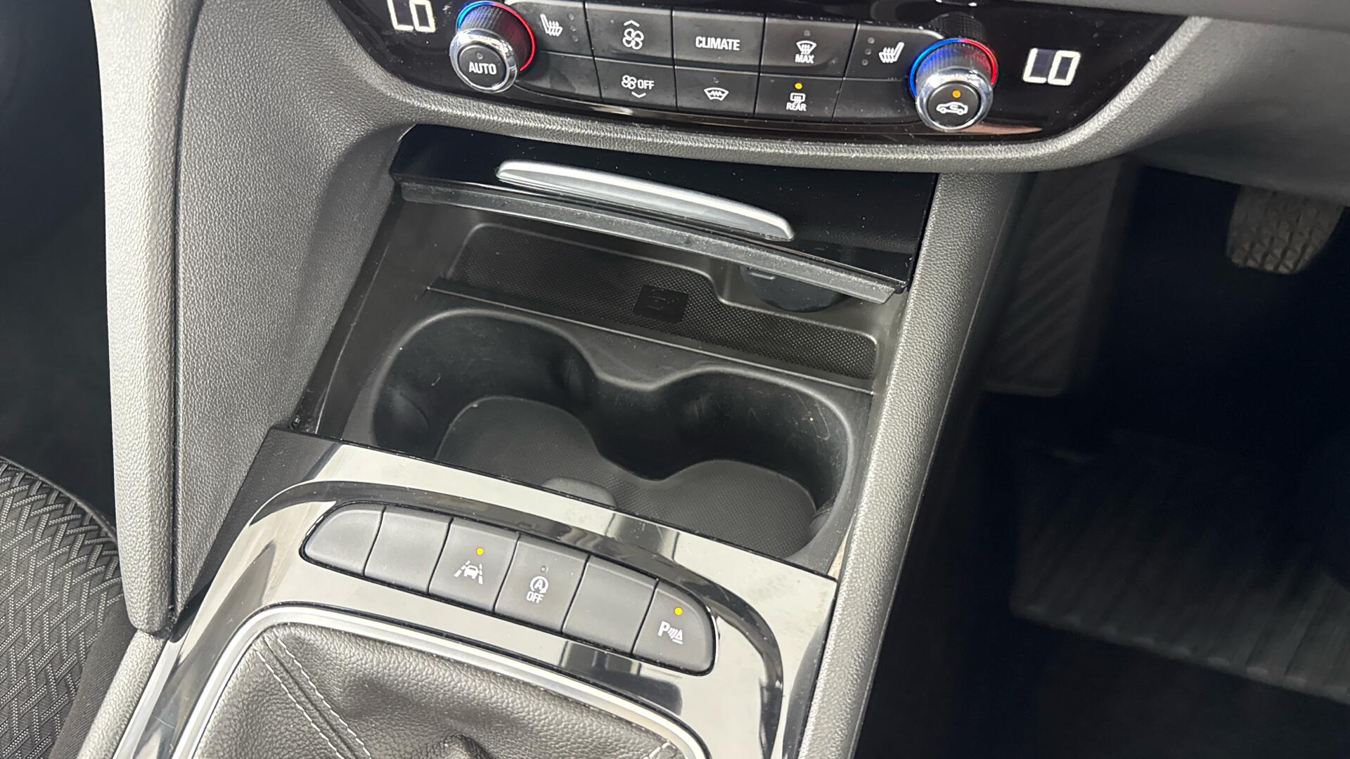 Vauxhall Insignia view 34