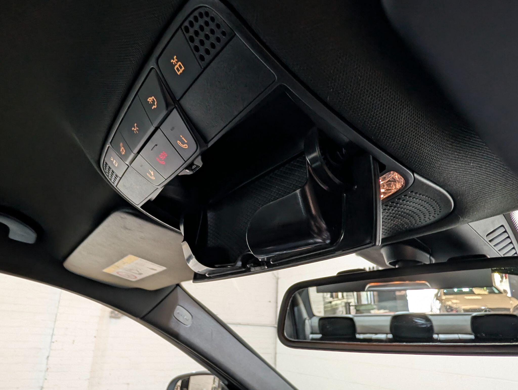 Mercedes-Benz C Class view 13