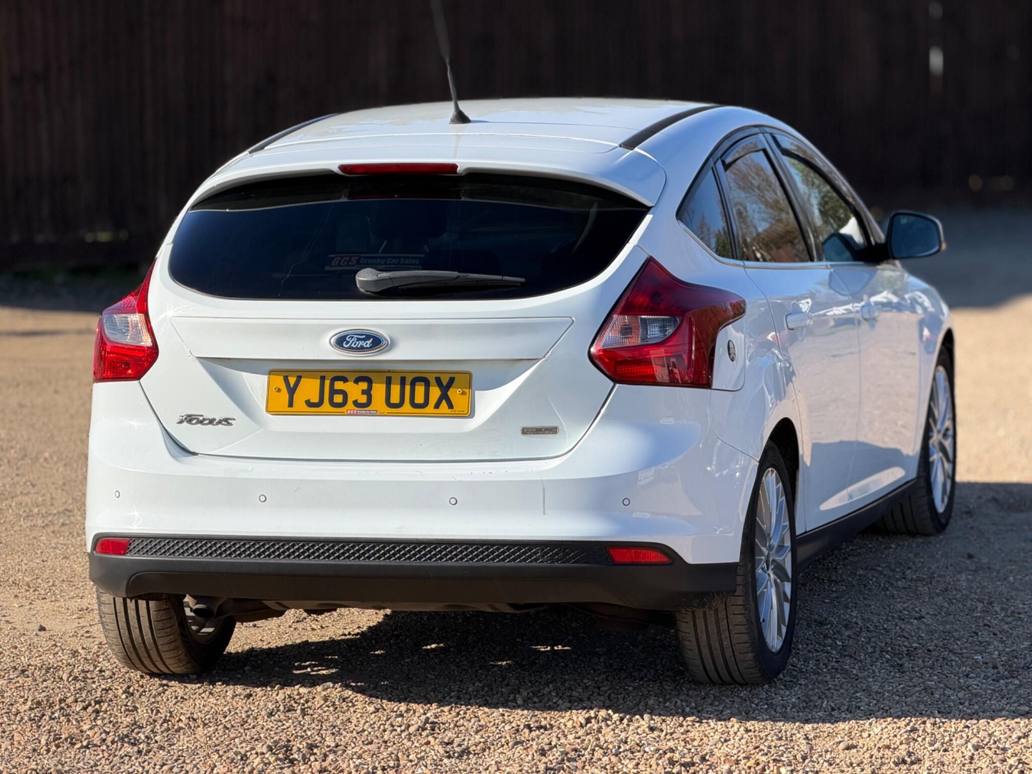 2013 Ford Focus 1.6 TDCi Zetec Euro 5 (s/s) 5dr image 13