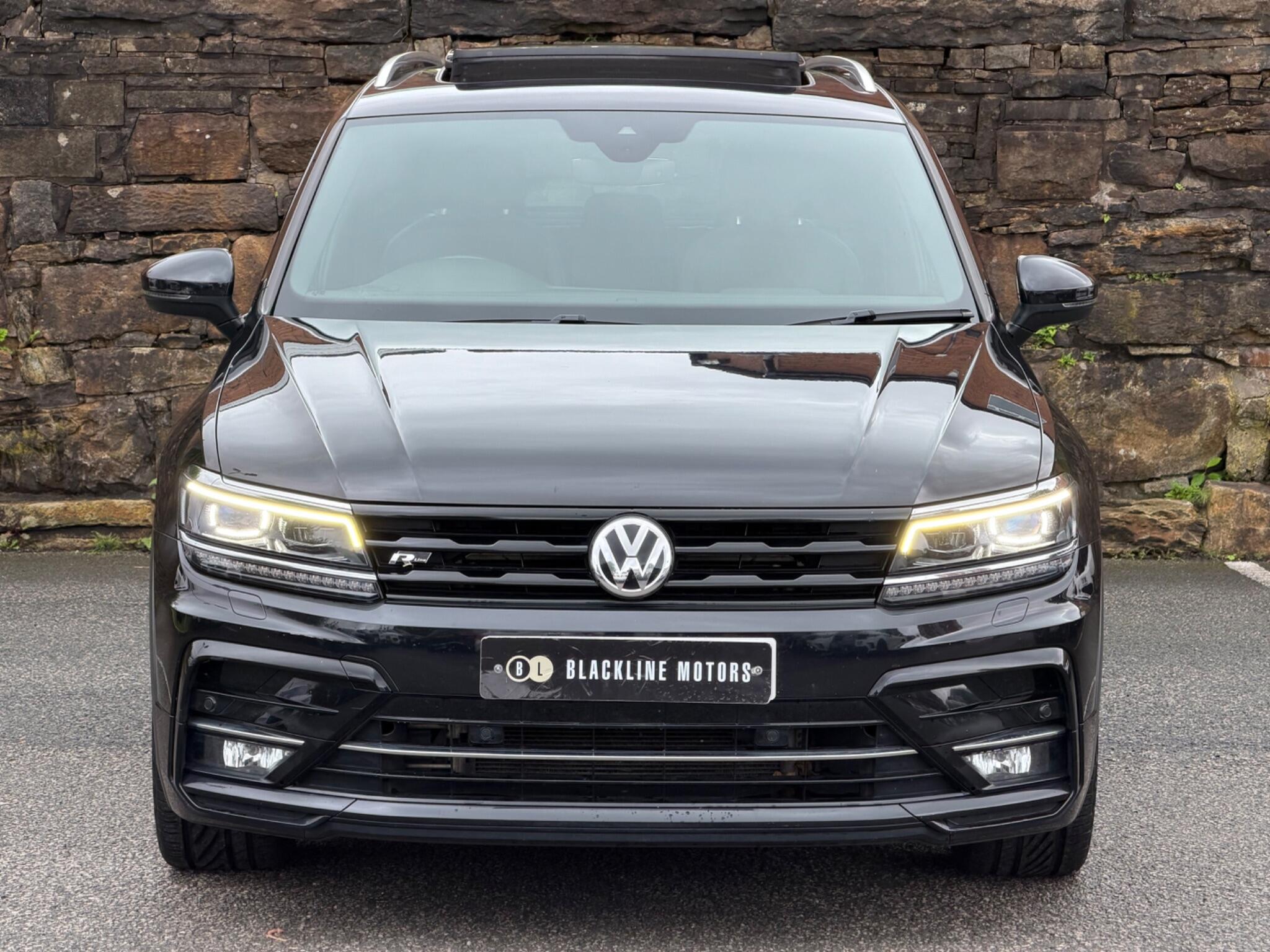 Volkswagen Tiguan view 2