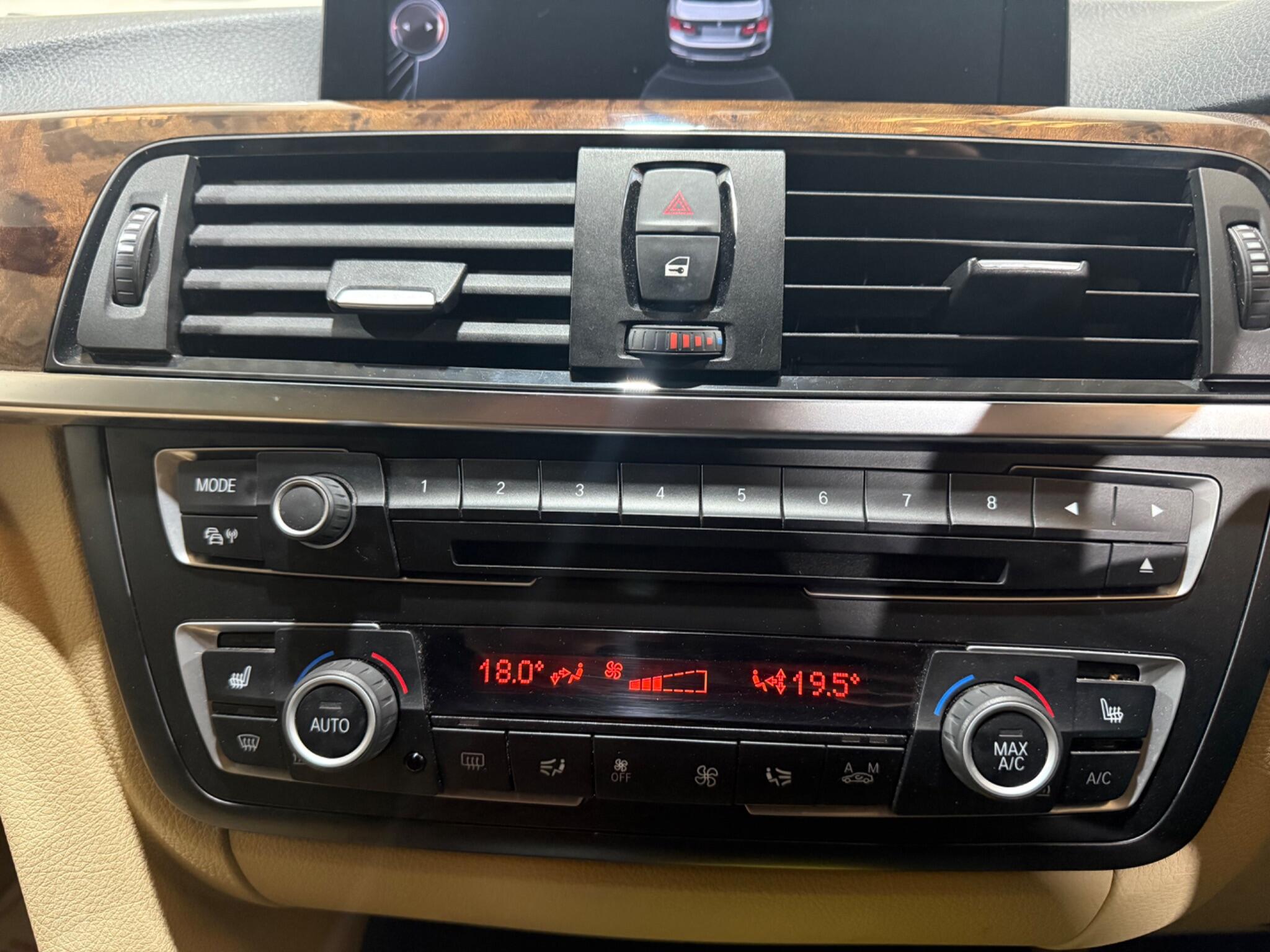 BMW 3 Series view 25