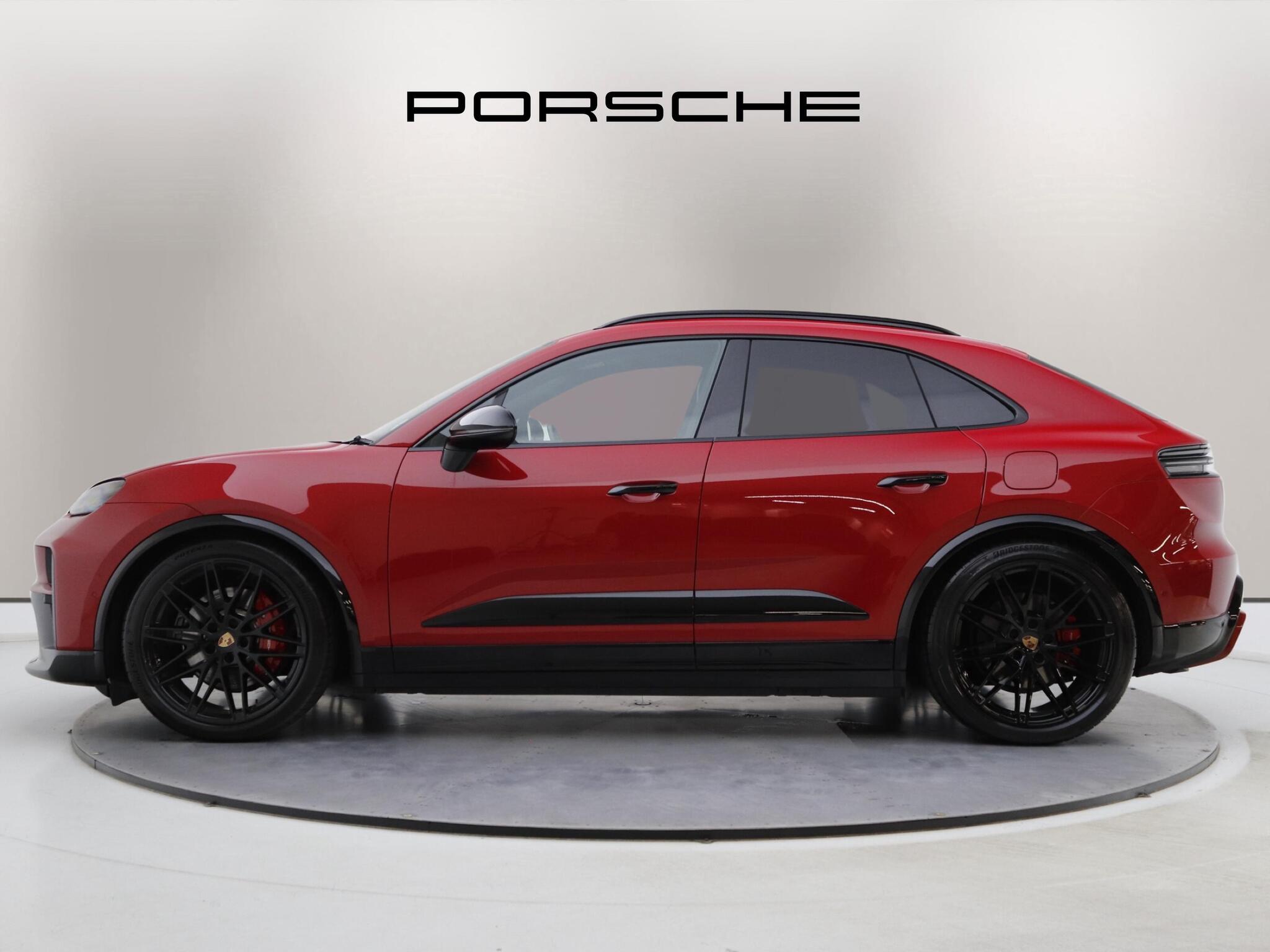 Porsche Macan view 4