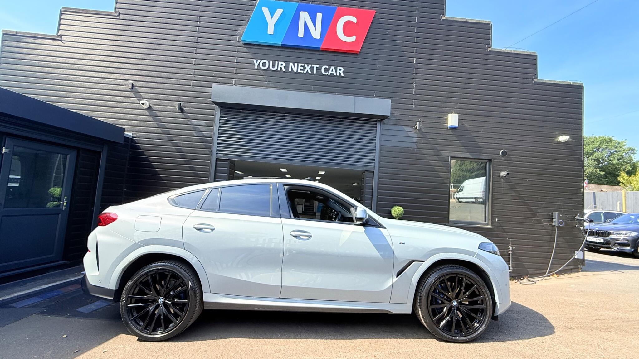 BMW X6 view 4