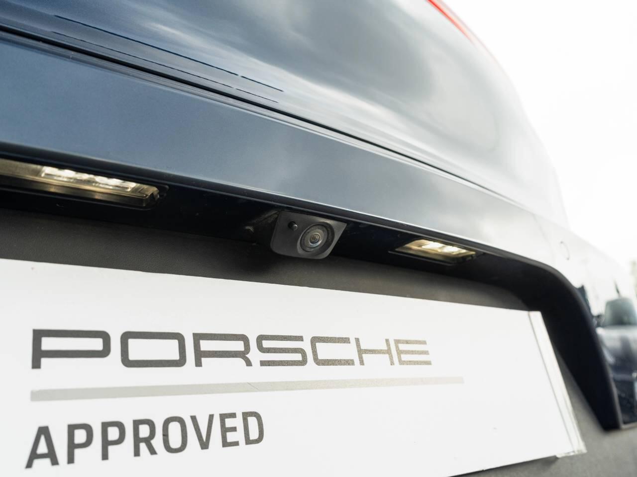 Porsche Macan view 13