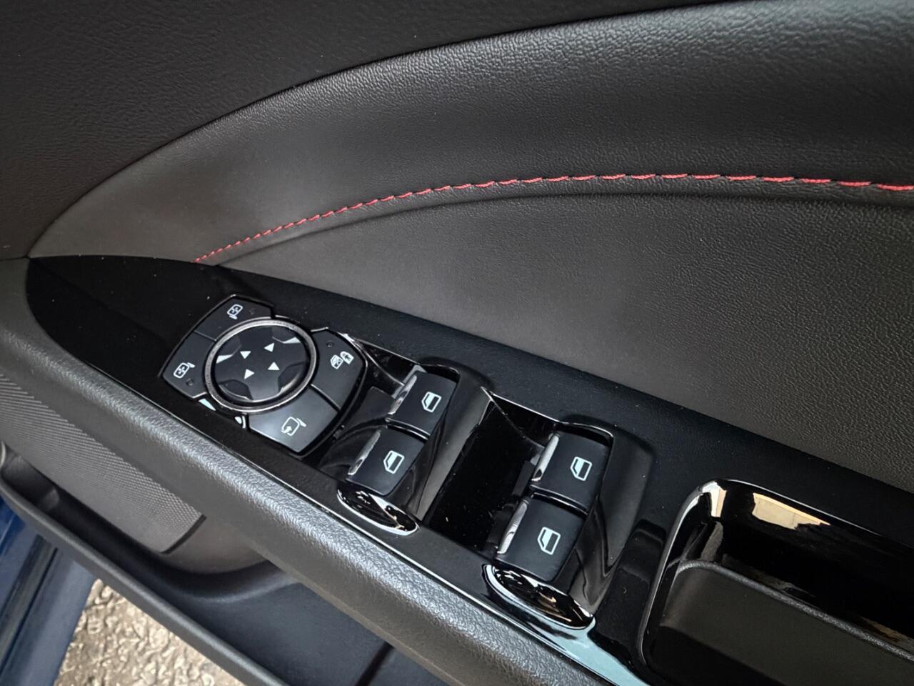 Ford Mondeo view 15