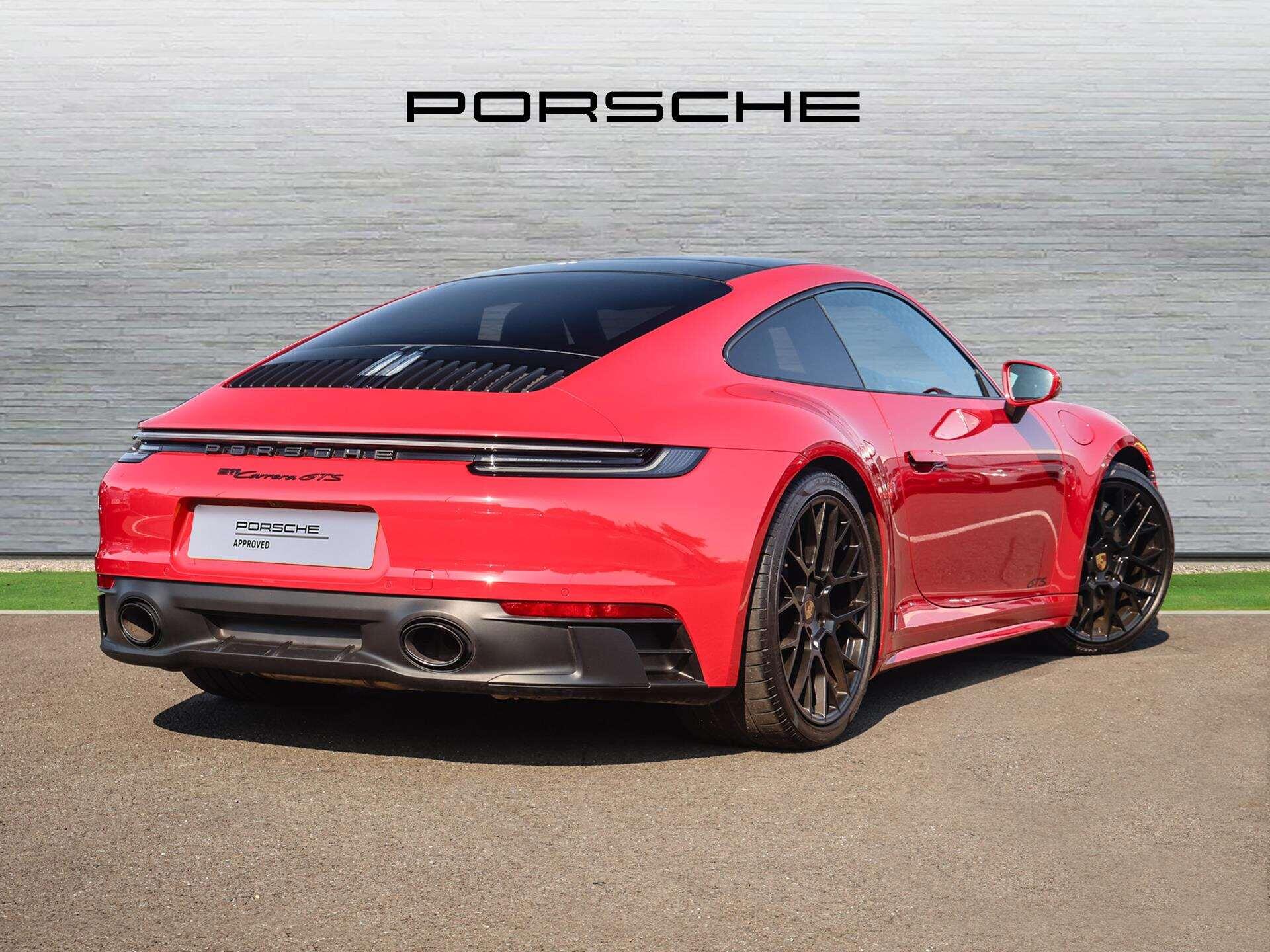 Porsche 911 view 3