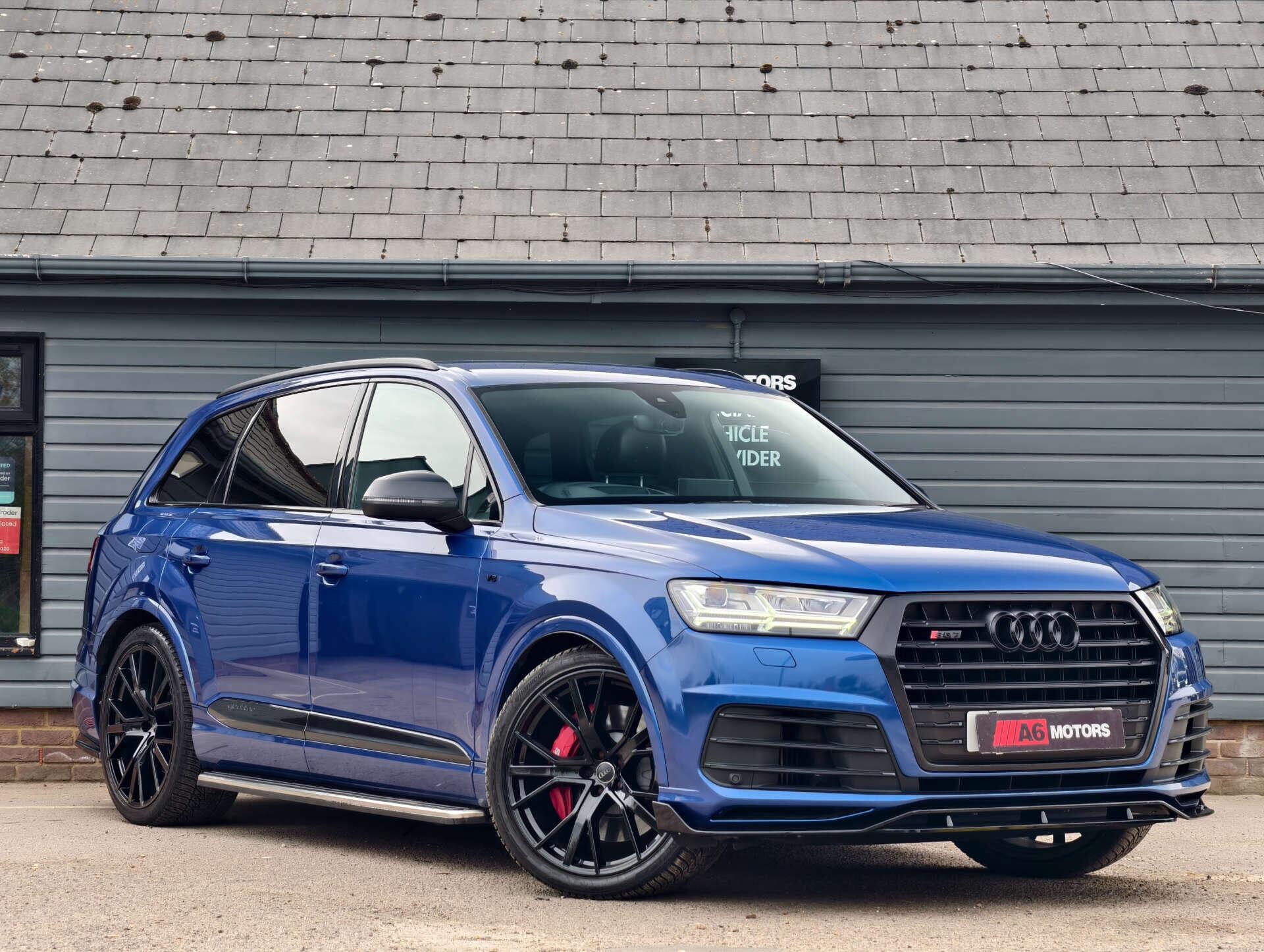 Audi SQ7 view 3