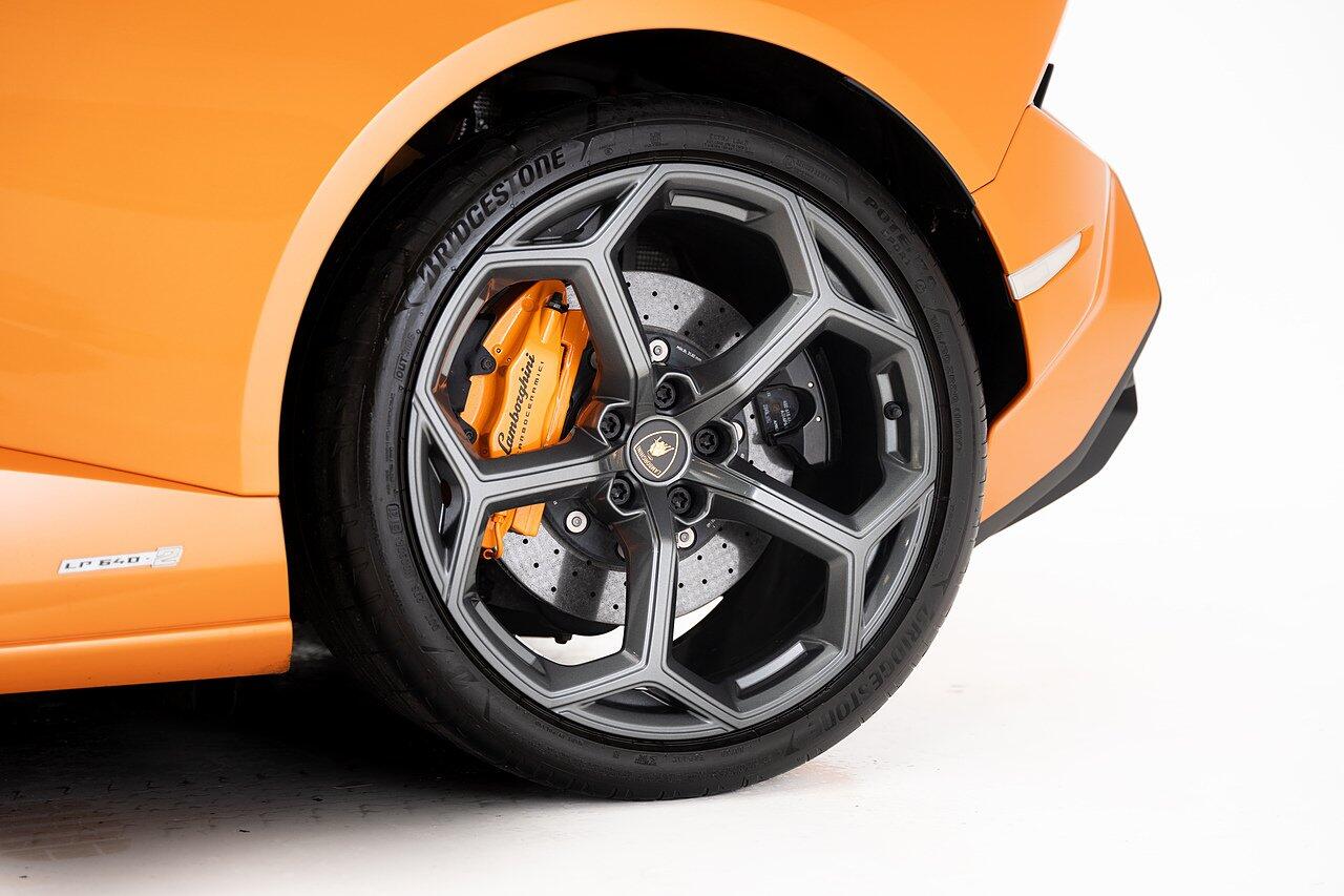 Lamborghini Huracan view 31