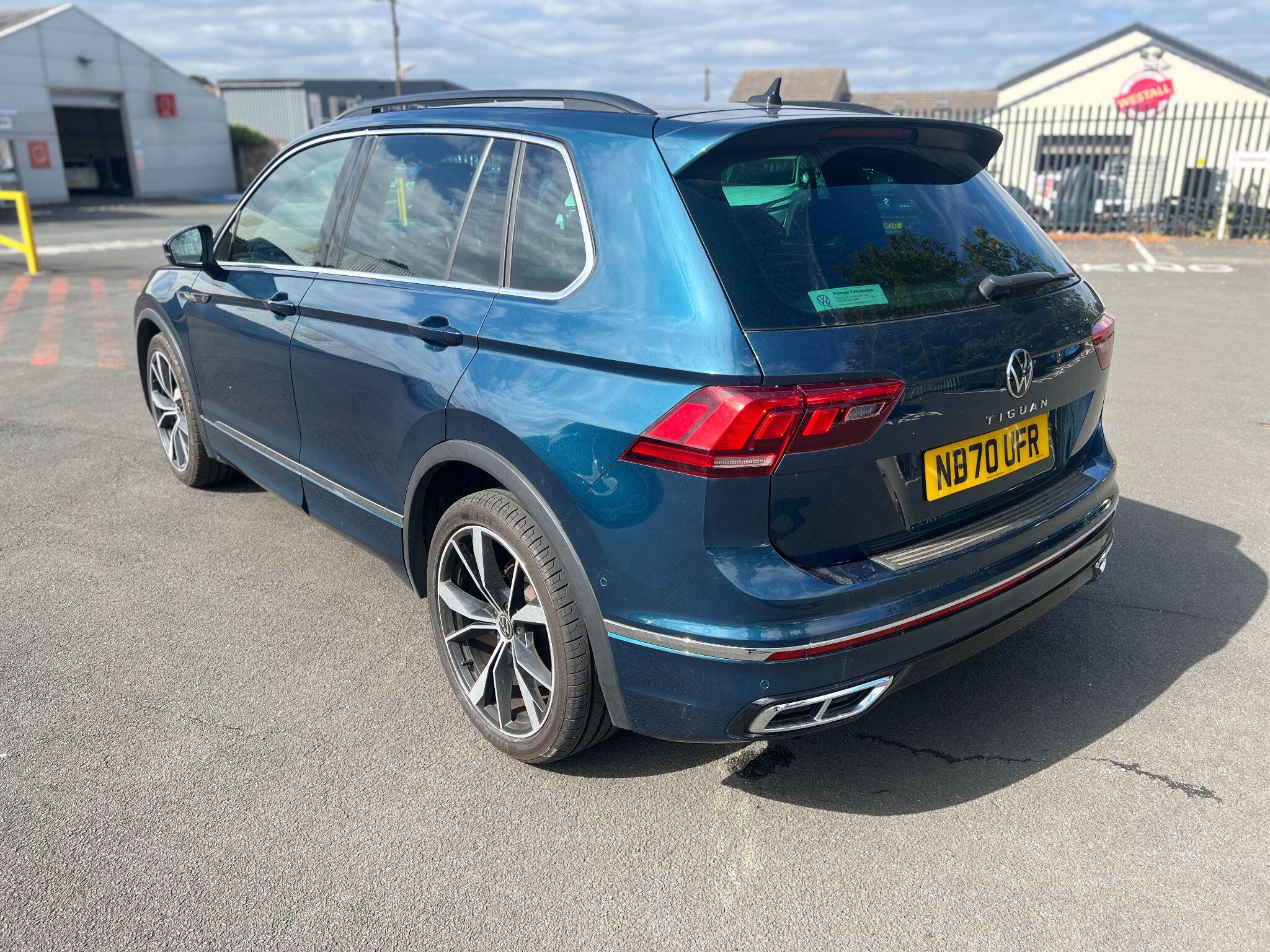 Volkswagen Tiguan view 4