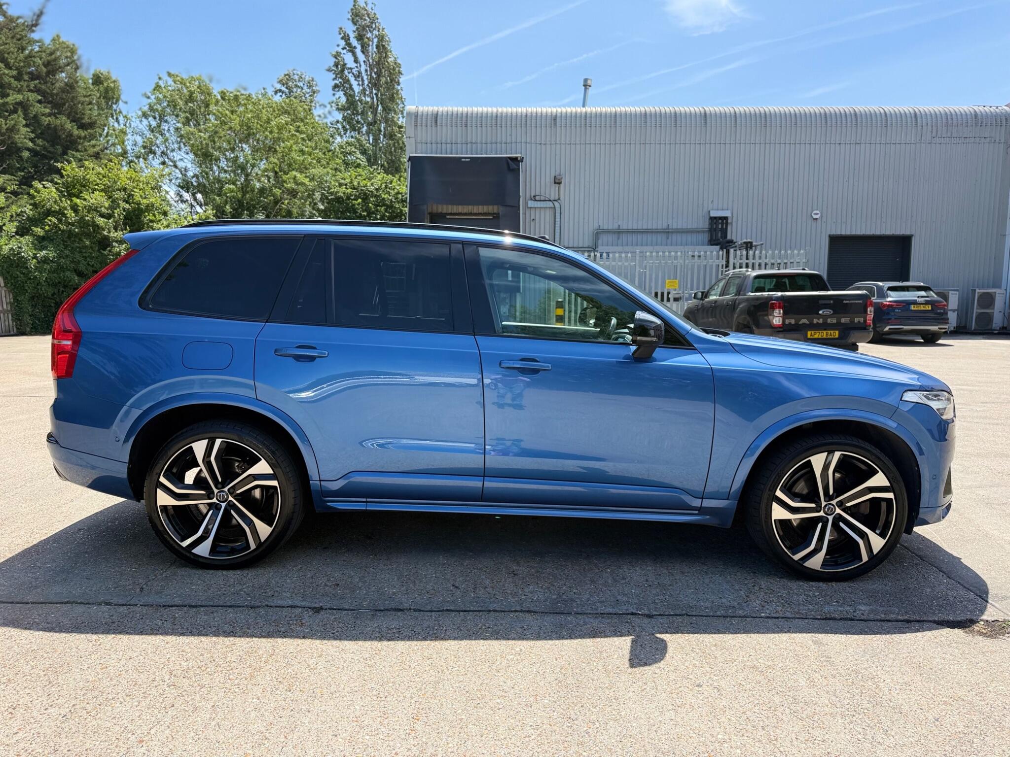 Volvo XC90 view 10