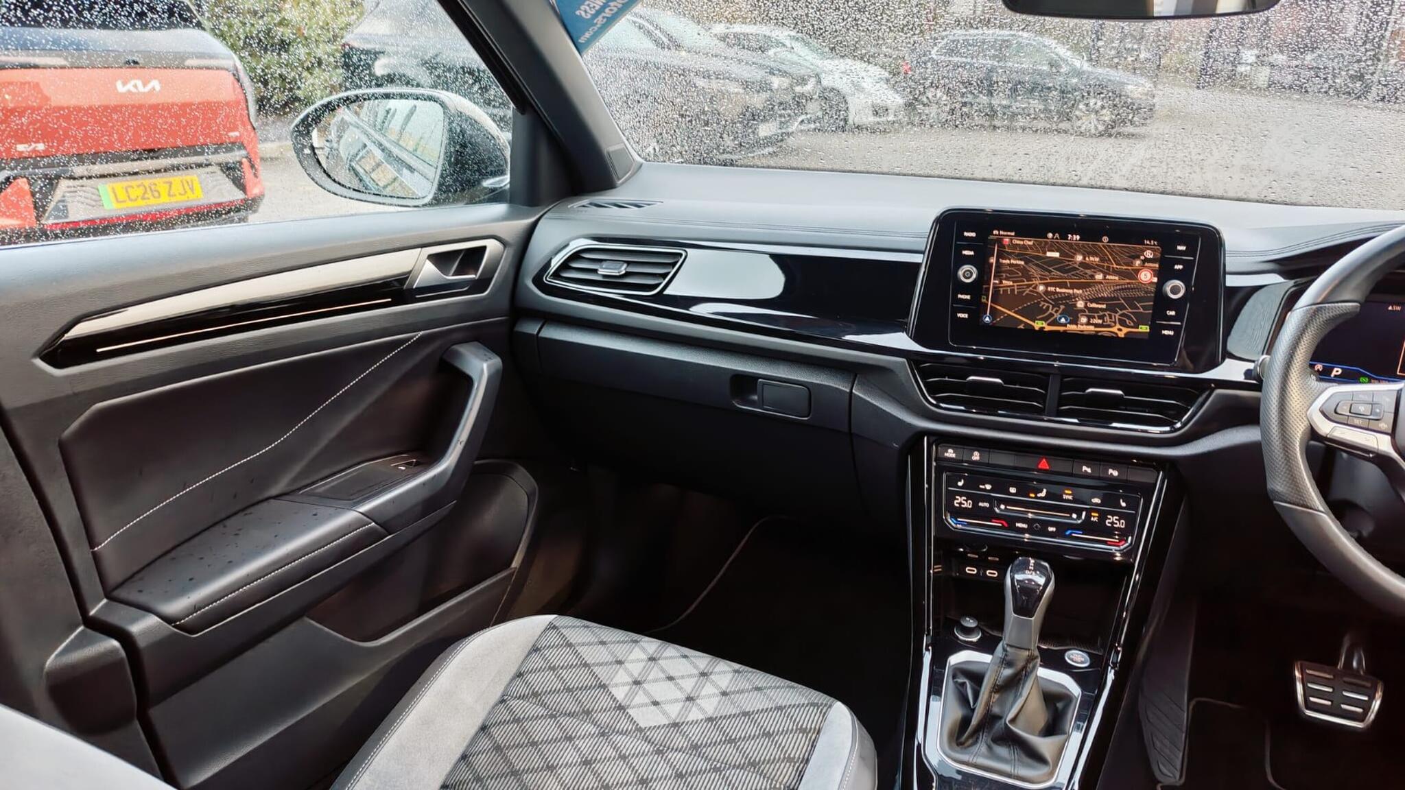 Volkswagen T-Roc view 18