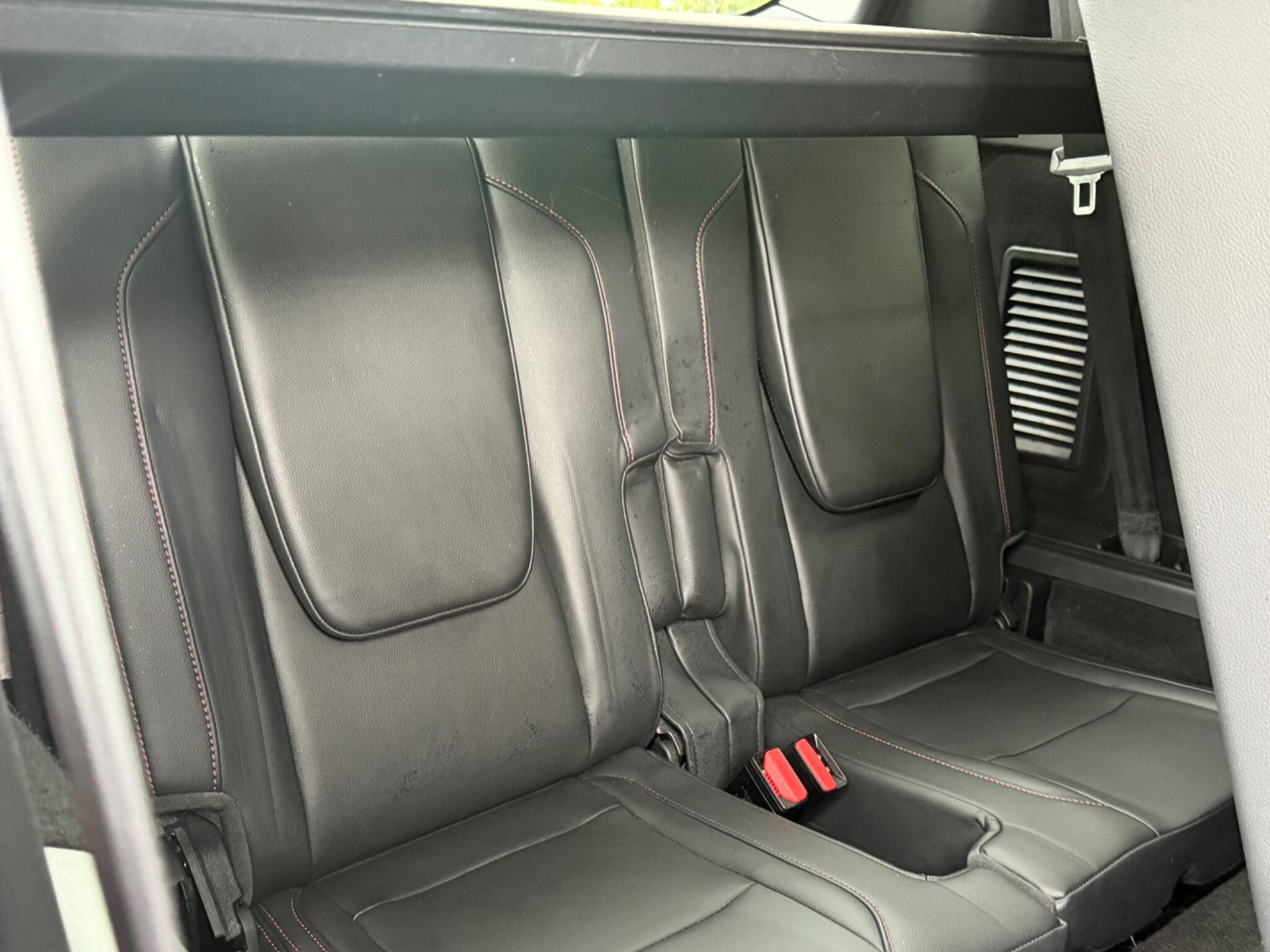 Land Rover Discovery Sport view 11