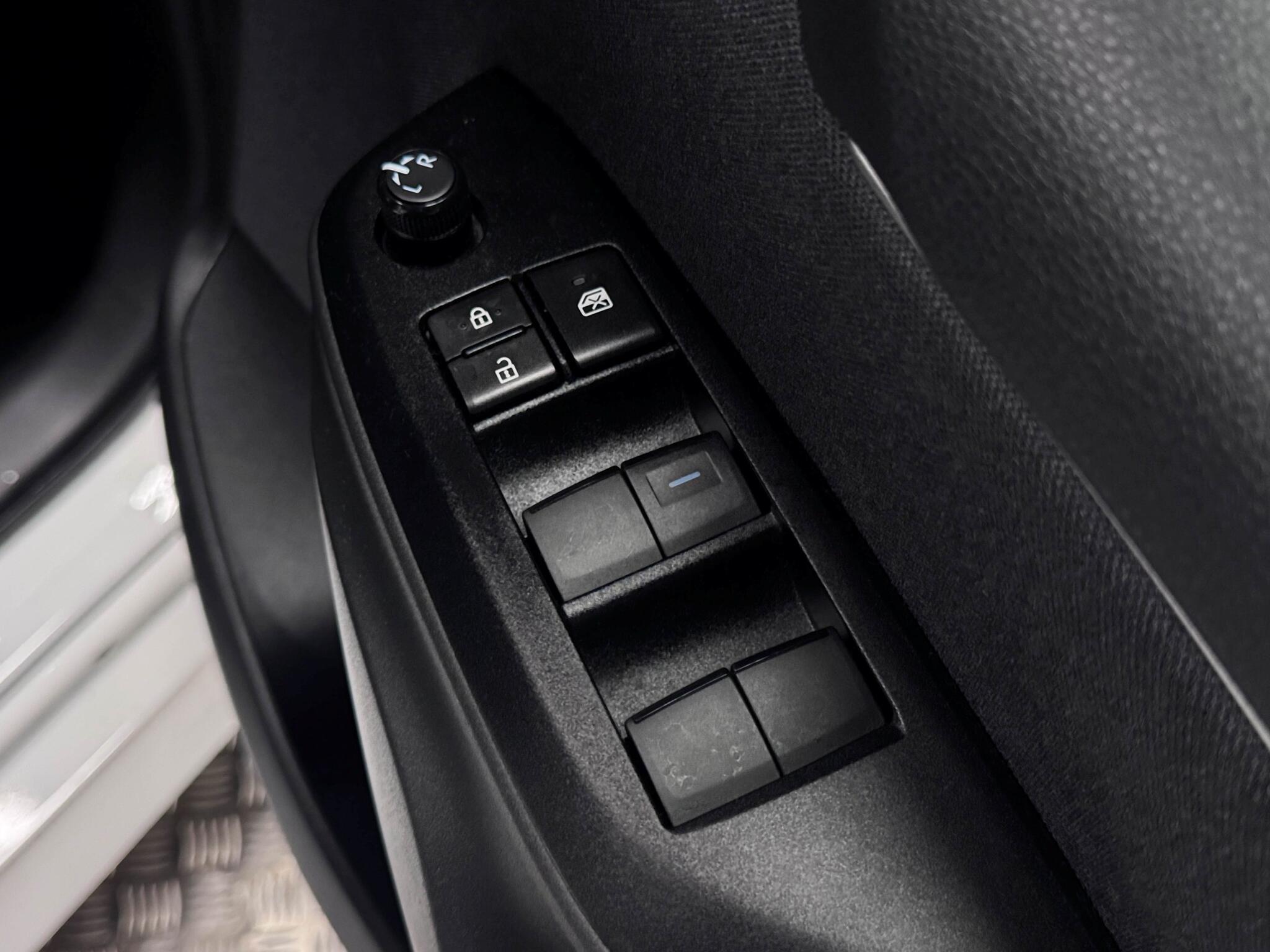 Toyota Yaris view 24