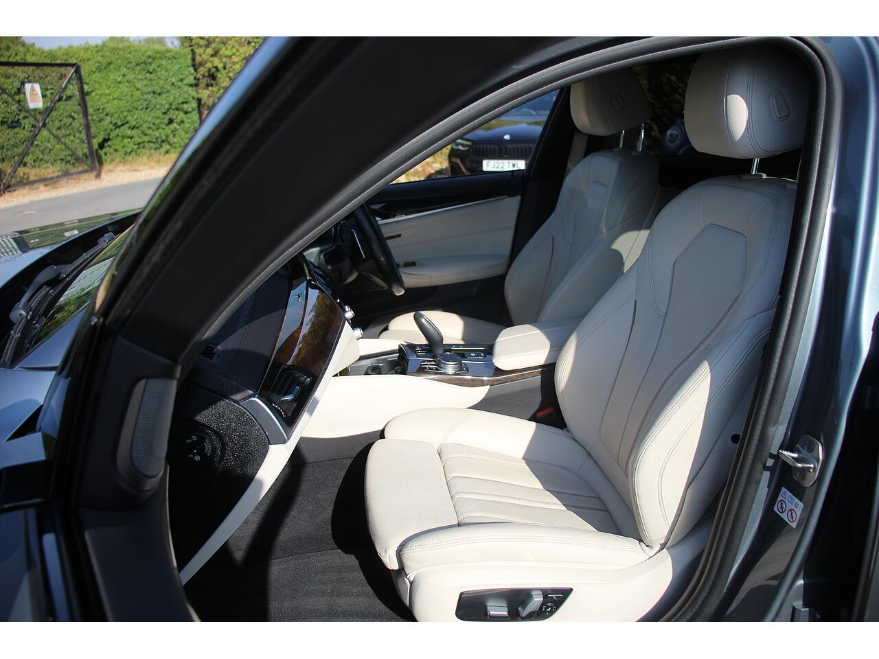 BMW 5 Series view 16