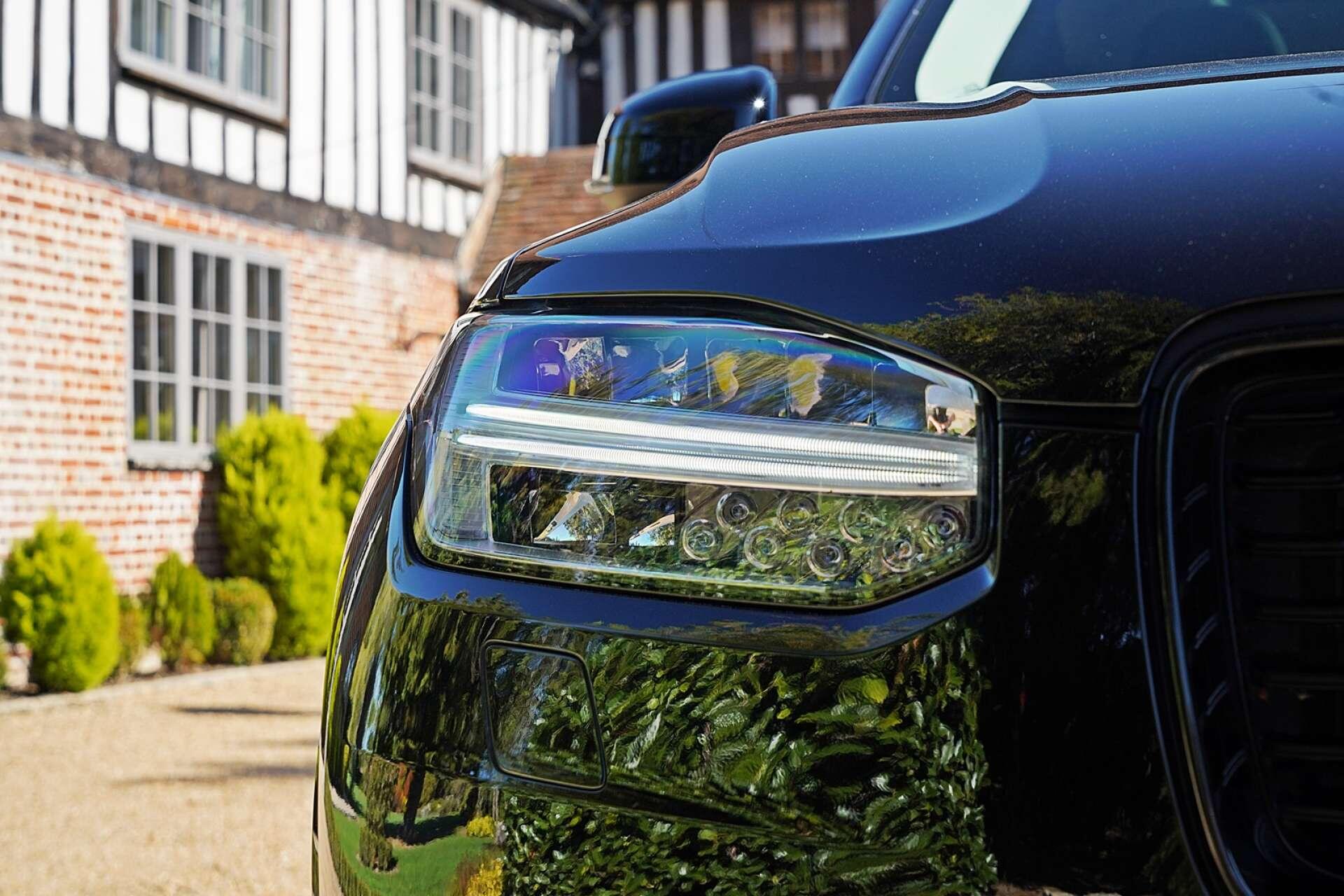 Volvo XC90 view 9