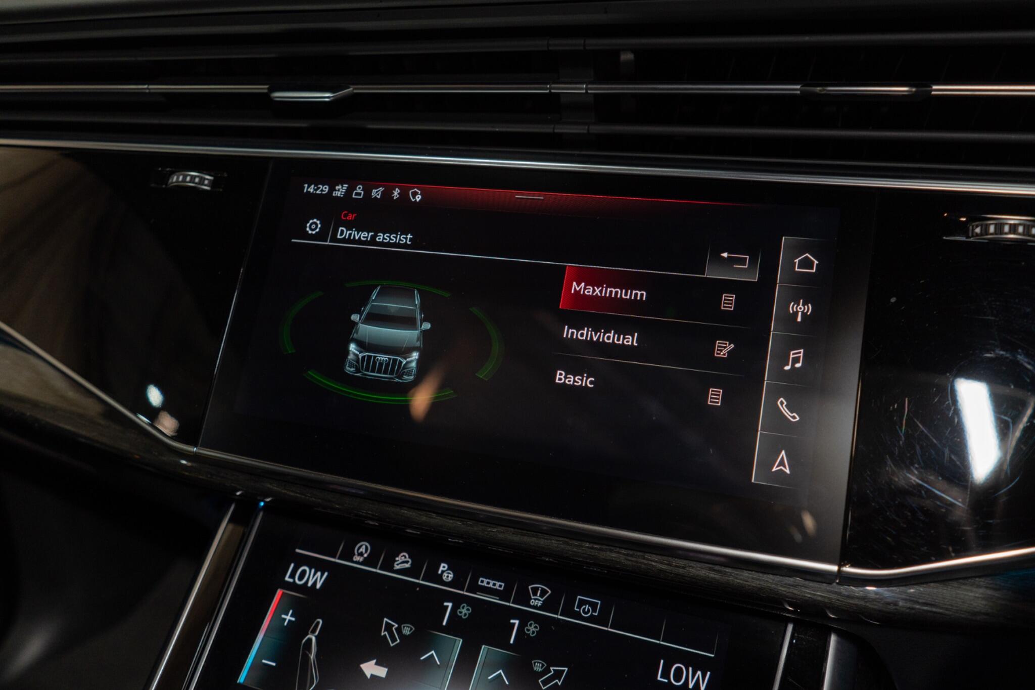 Audi SQ7 view 24