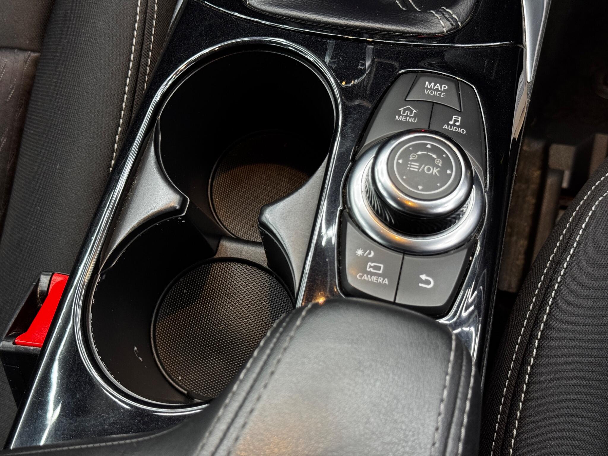 Infiniti Q30 view 26