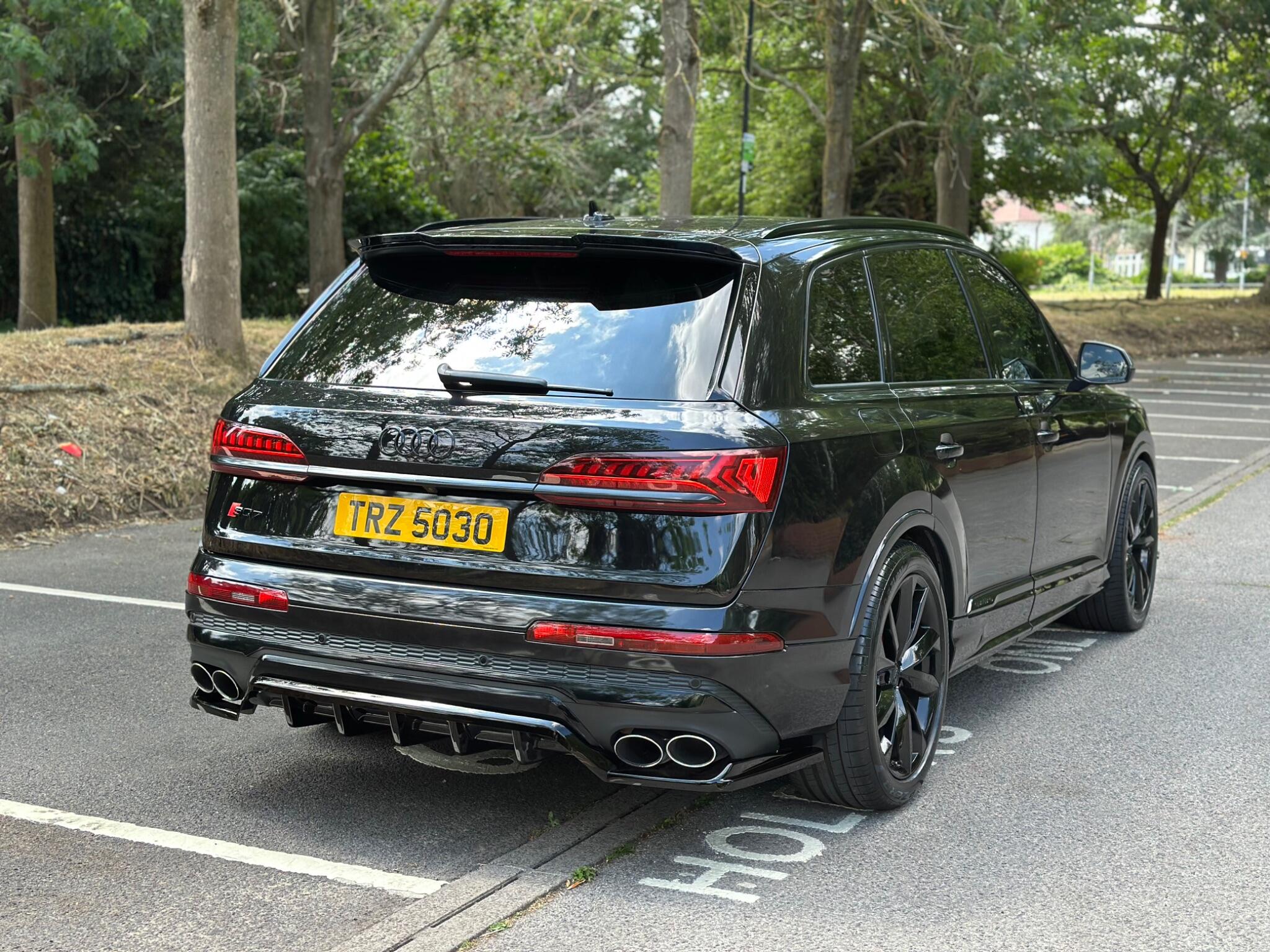 Audi SQ7 view 2