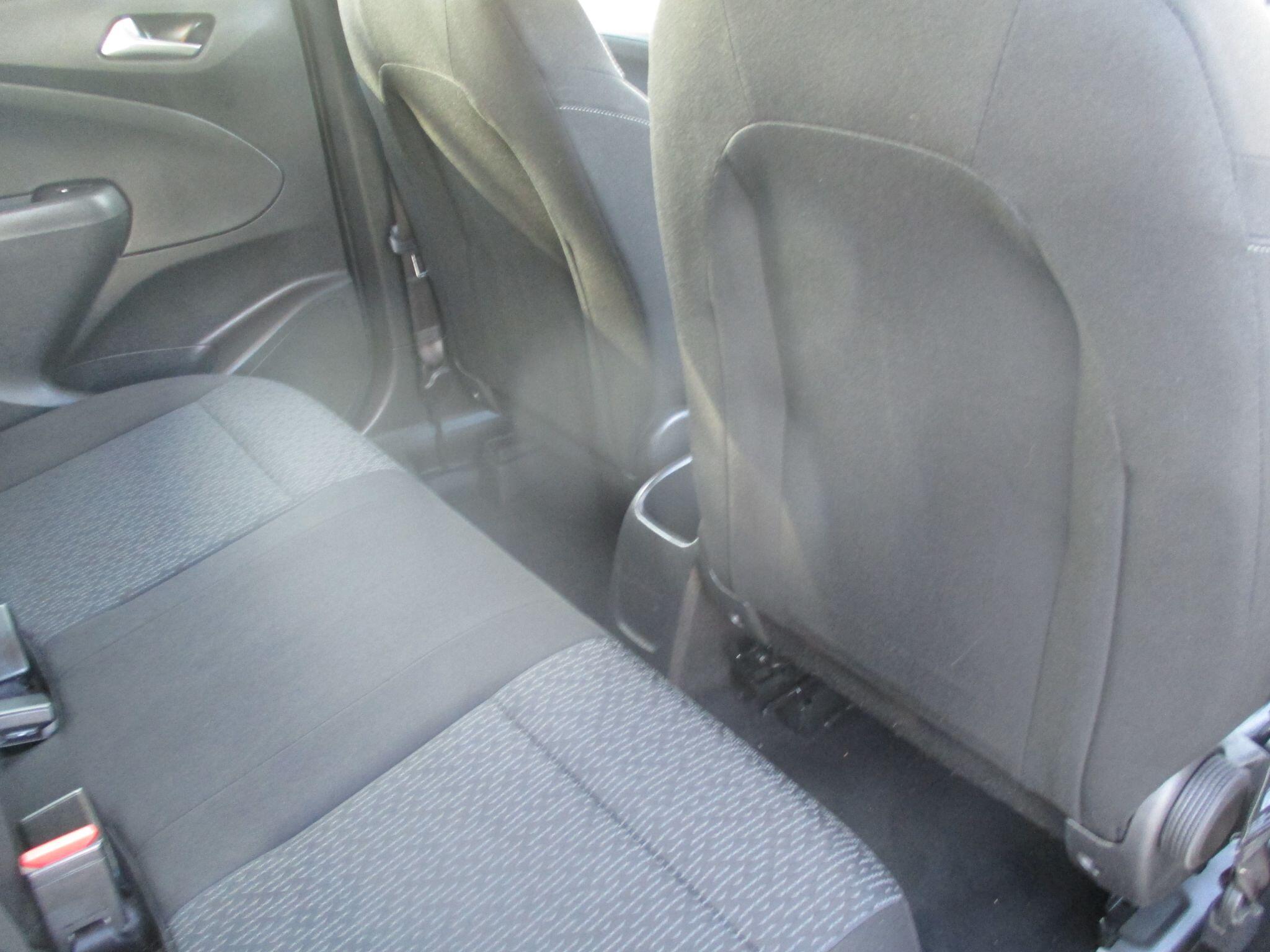 Vauxhall Crossland X view 28