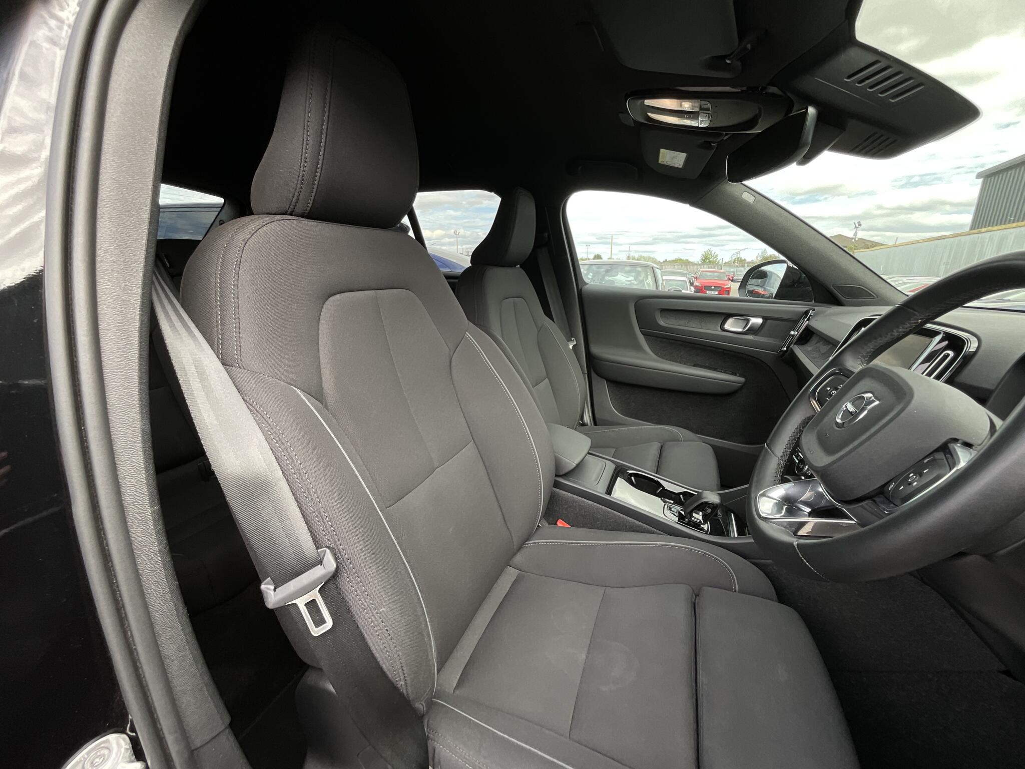 Volvo XC40 view 8