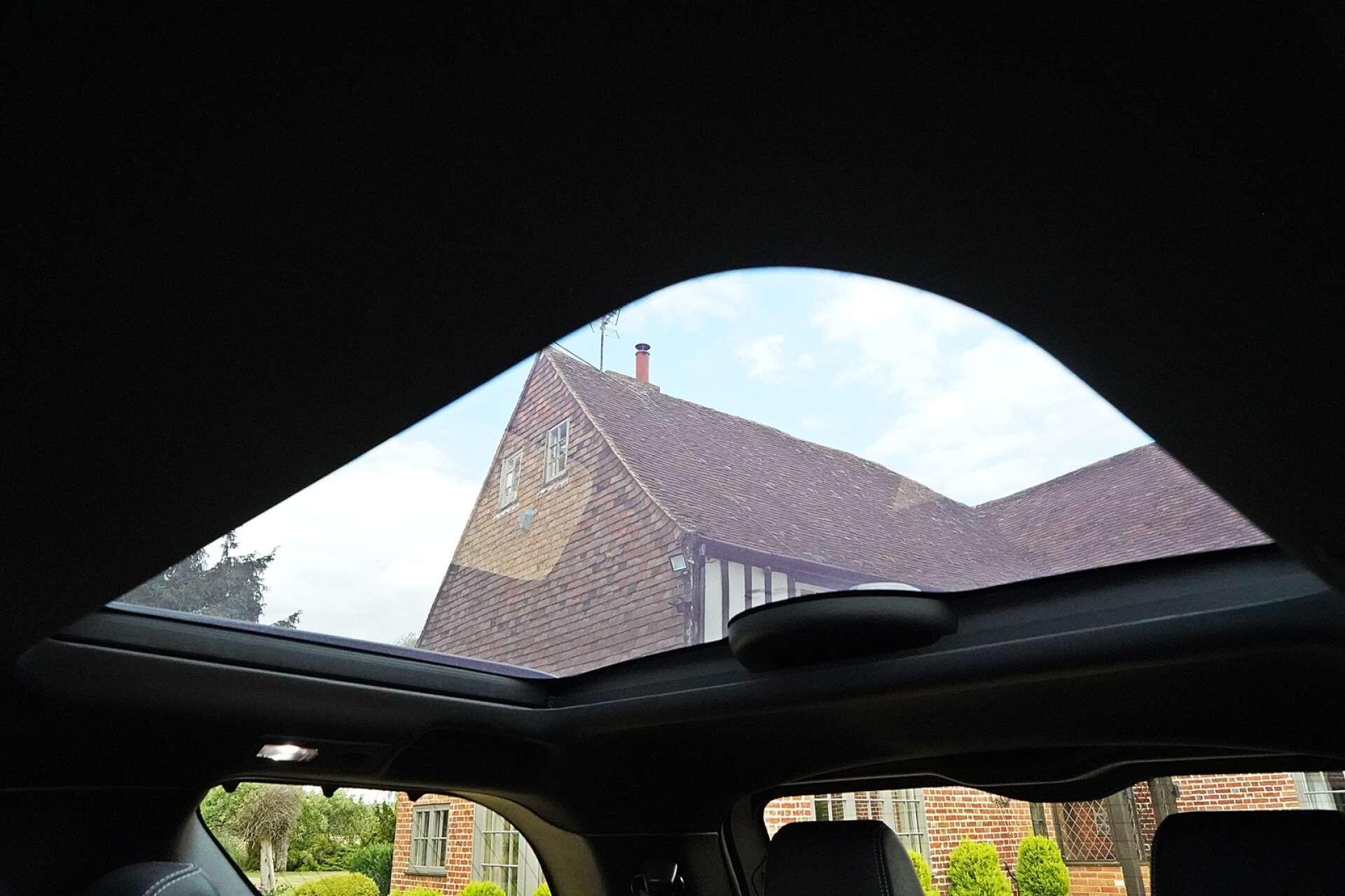 Land Rover Discovery view 16