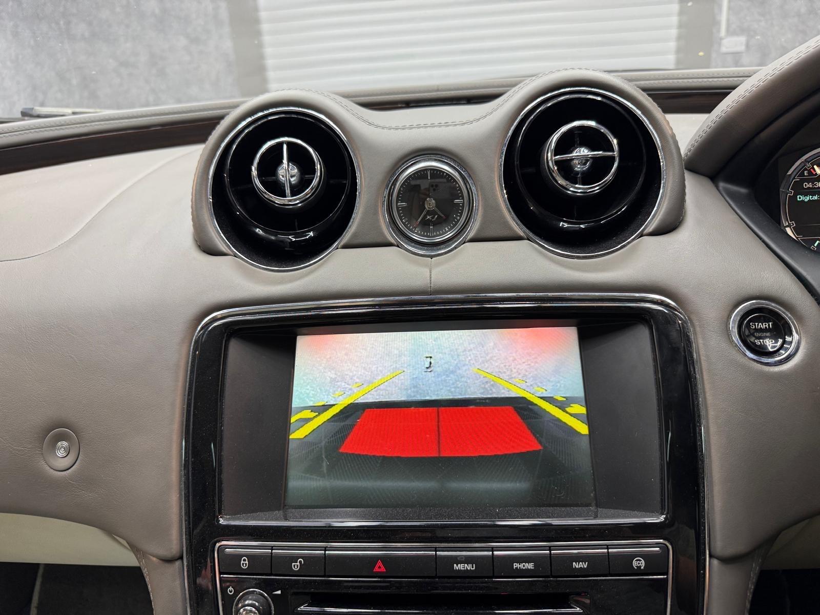 Jaguar XJ view 14