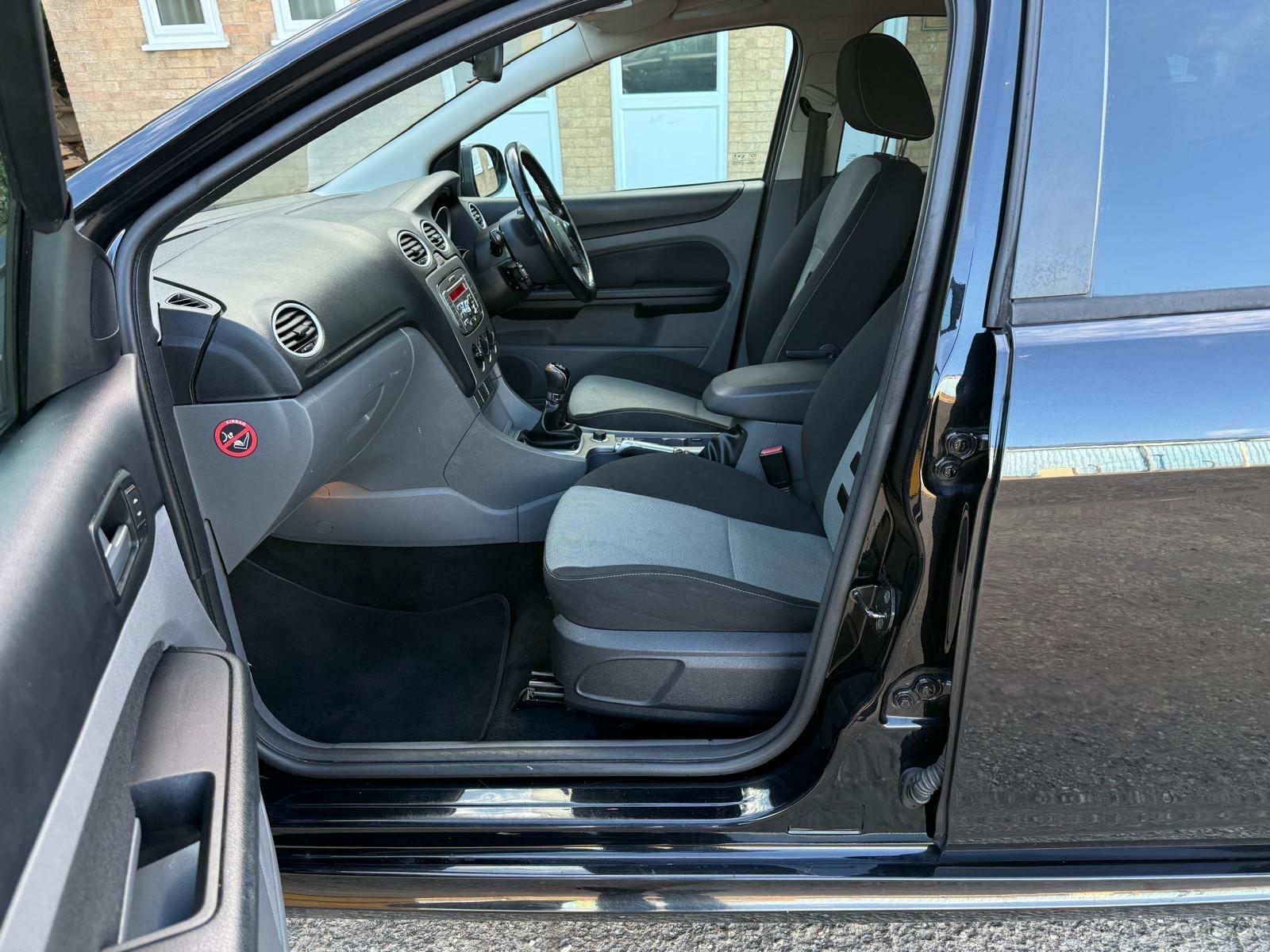 Ford Focus view 8