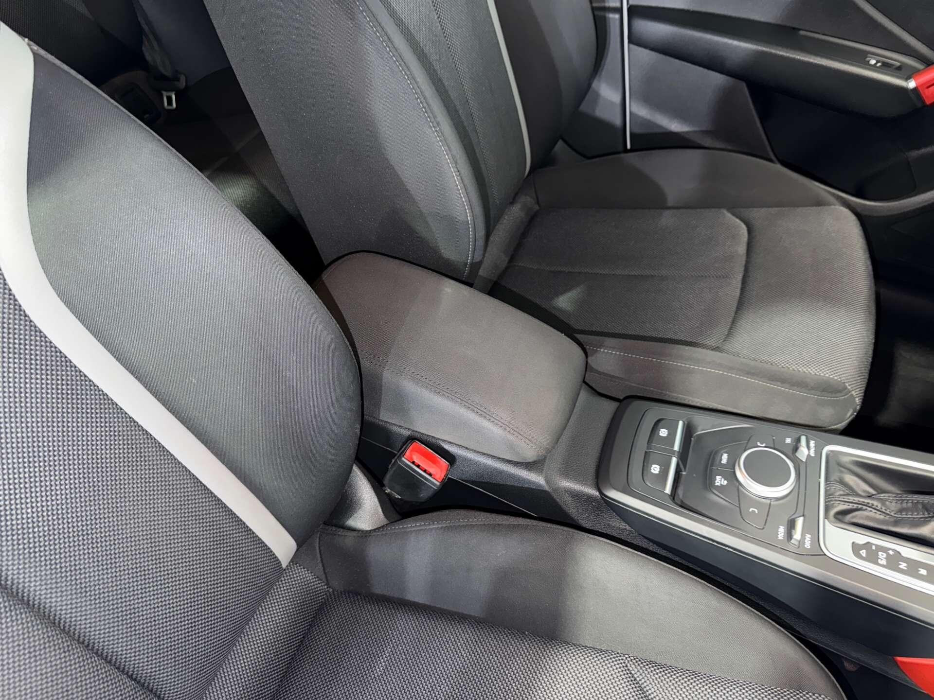 Audi Q2 view 30