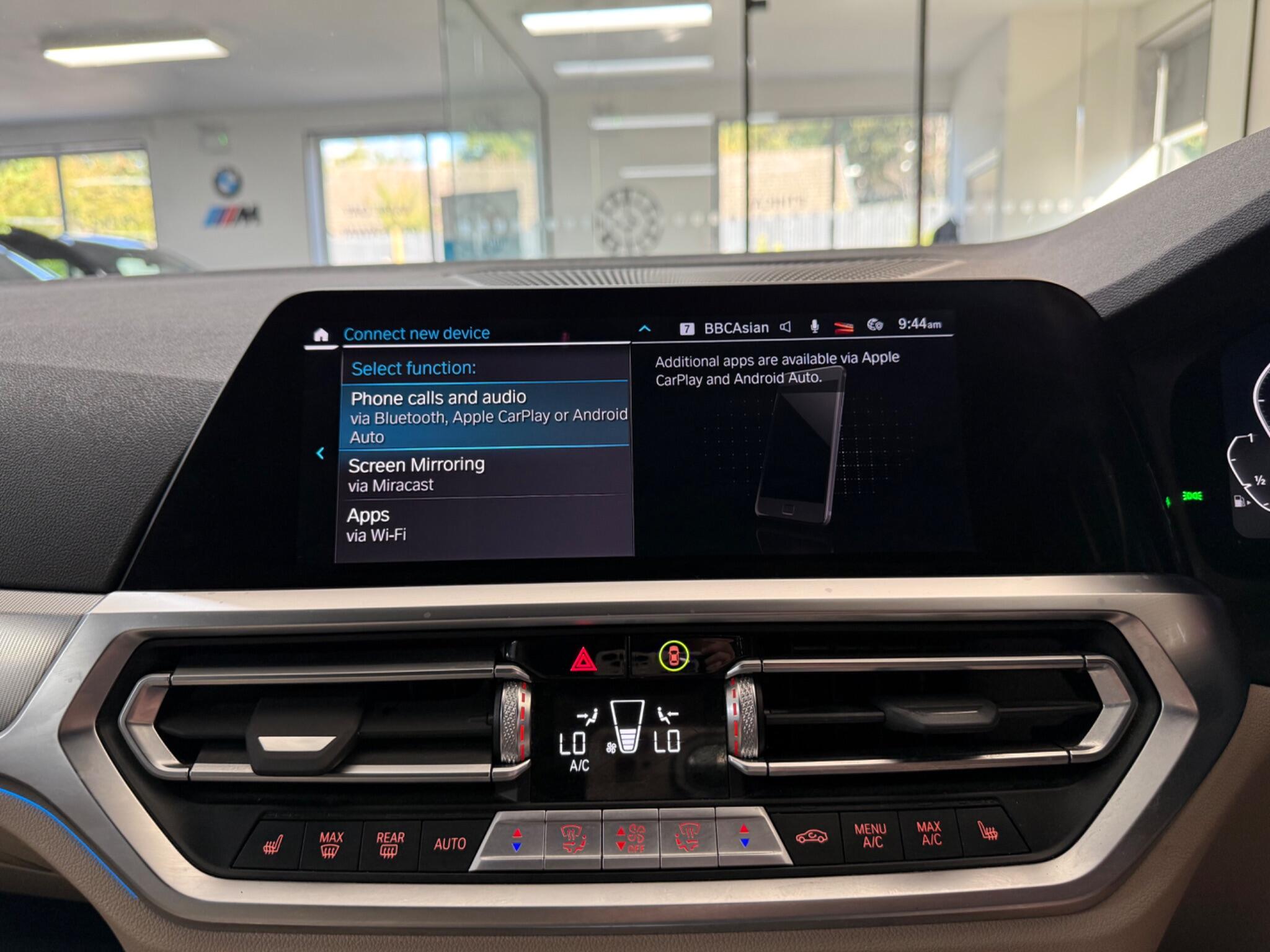 BMW 3 Series view 24