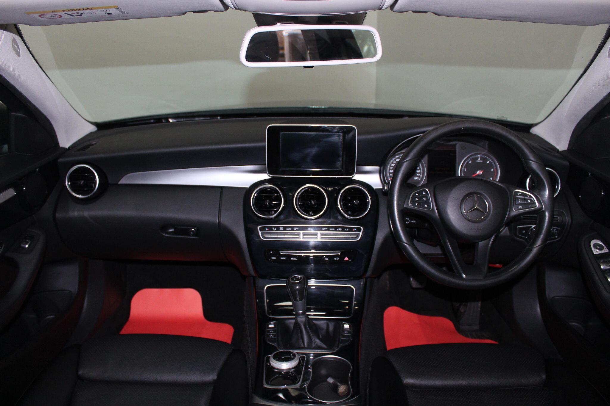 Mercedes-Benz C-Class view 28