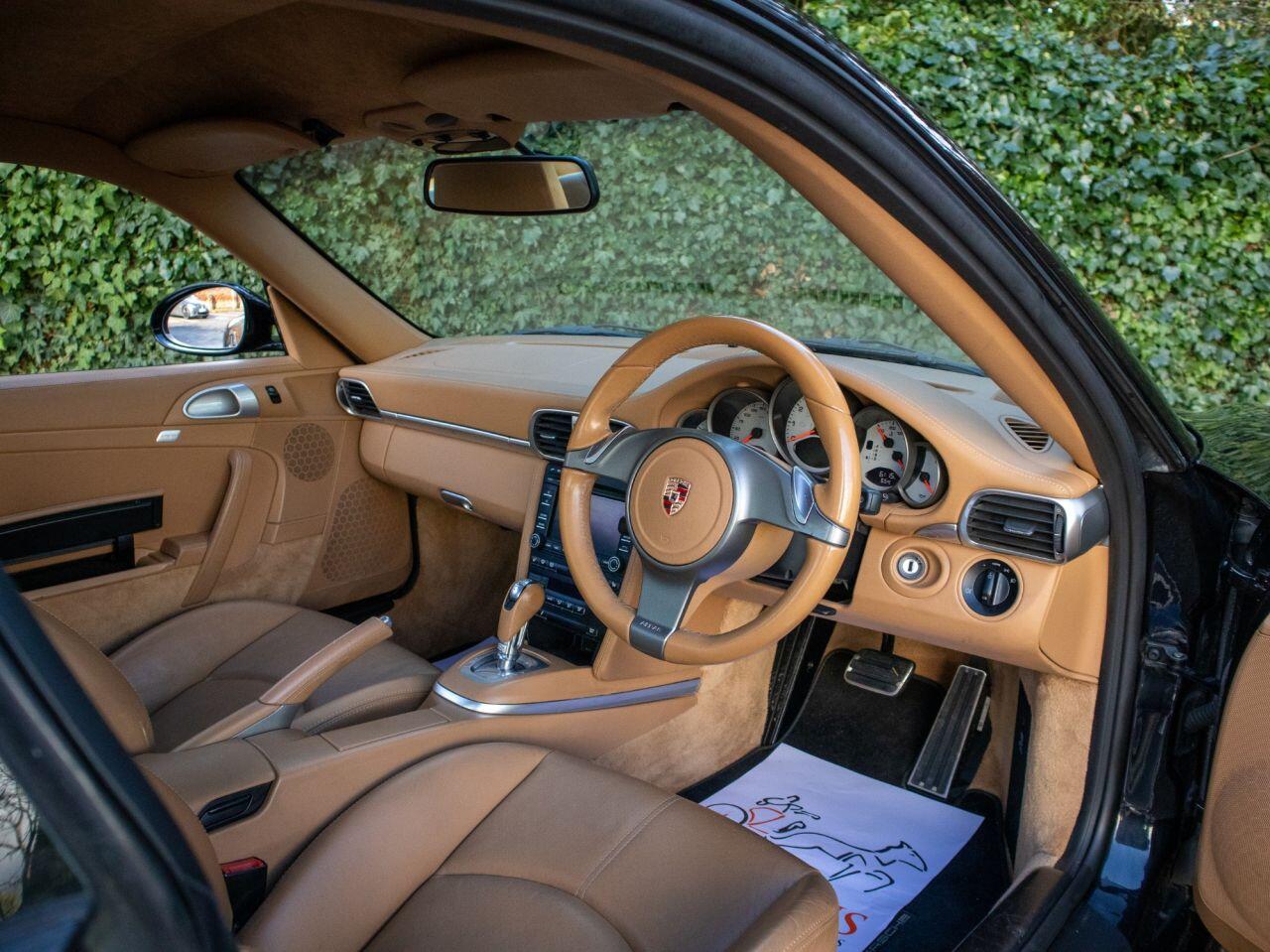 Porsche 911 view 7