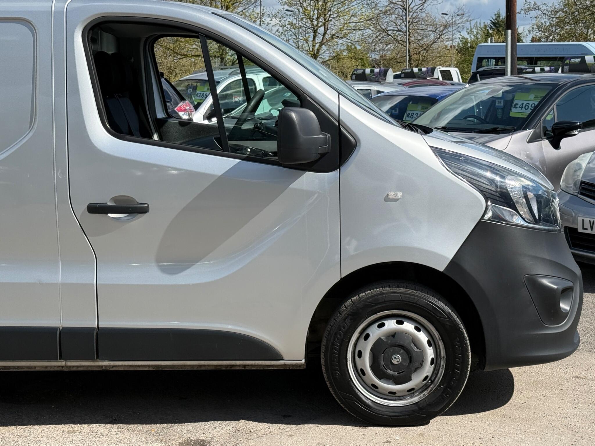 Vauxhall Vivaro - Image 21