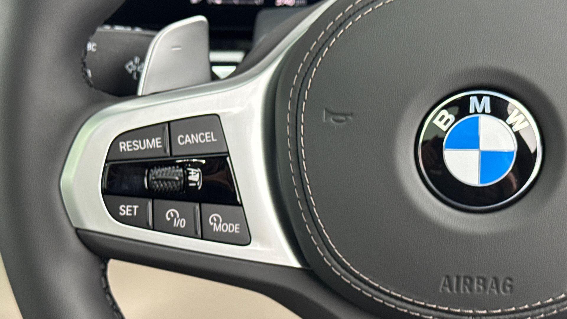 BMW X7 view 21