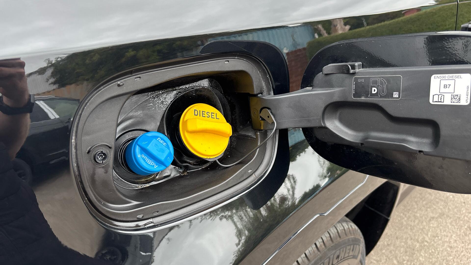 Land Rover Defender view 29